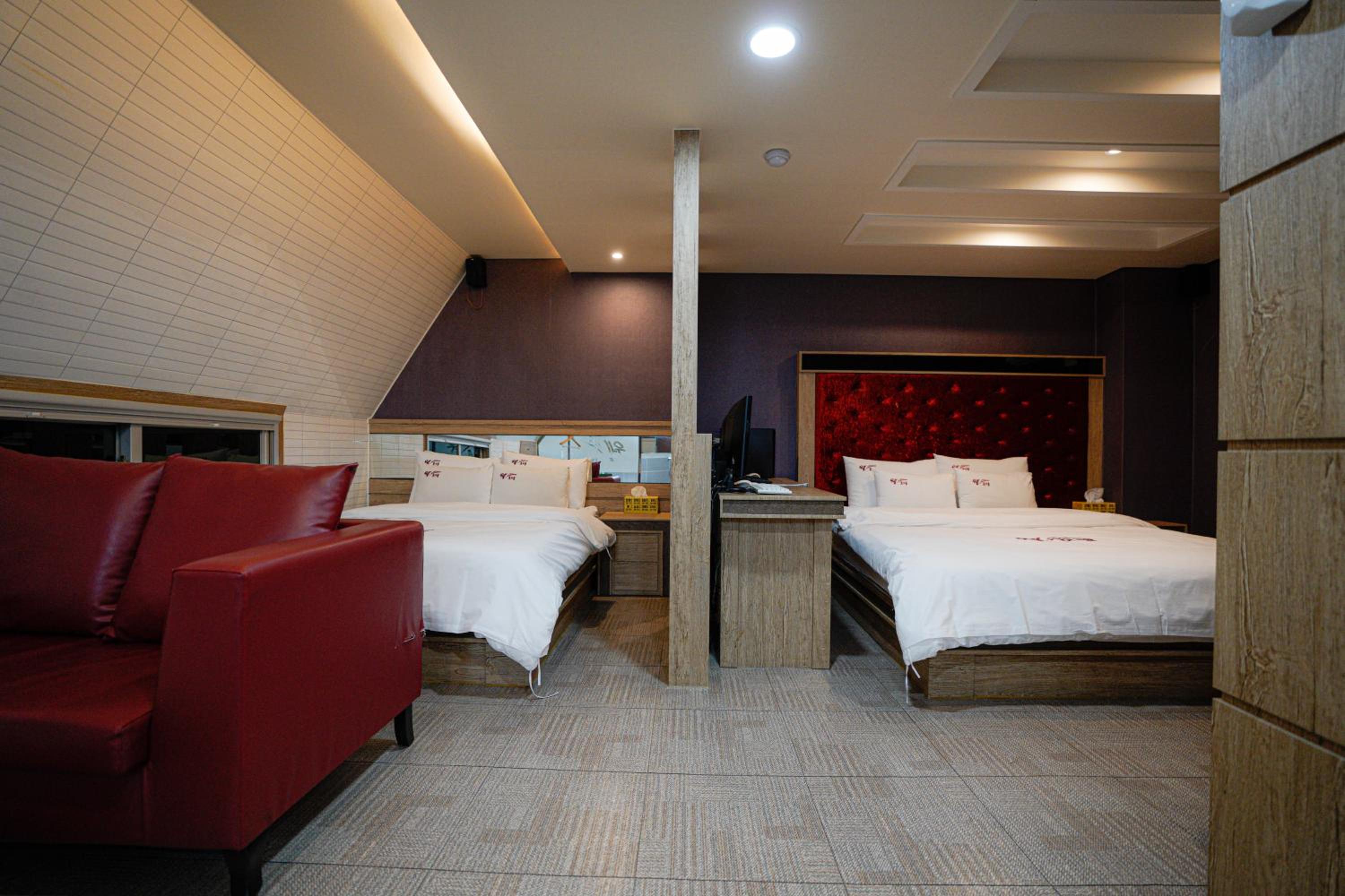 Family Suite - Photo 10
