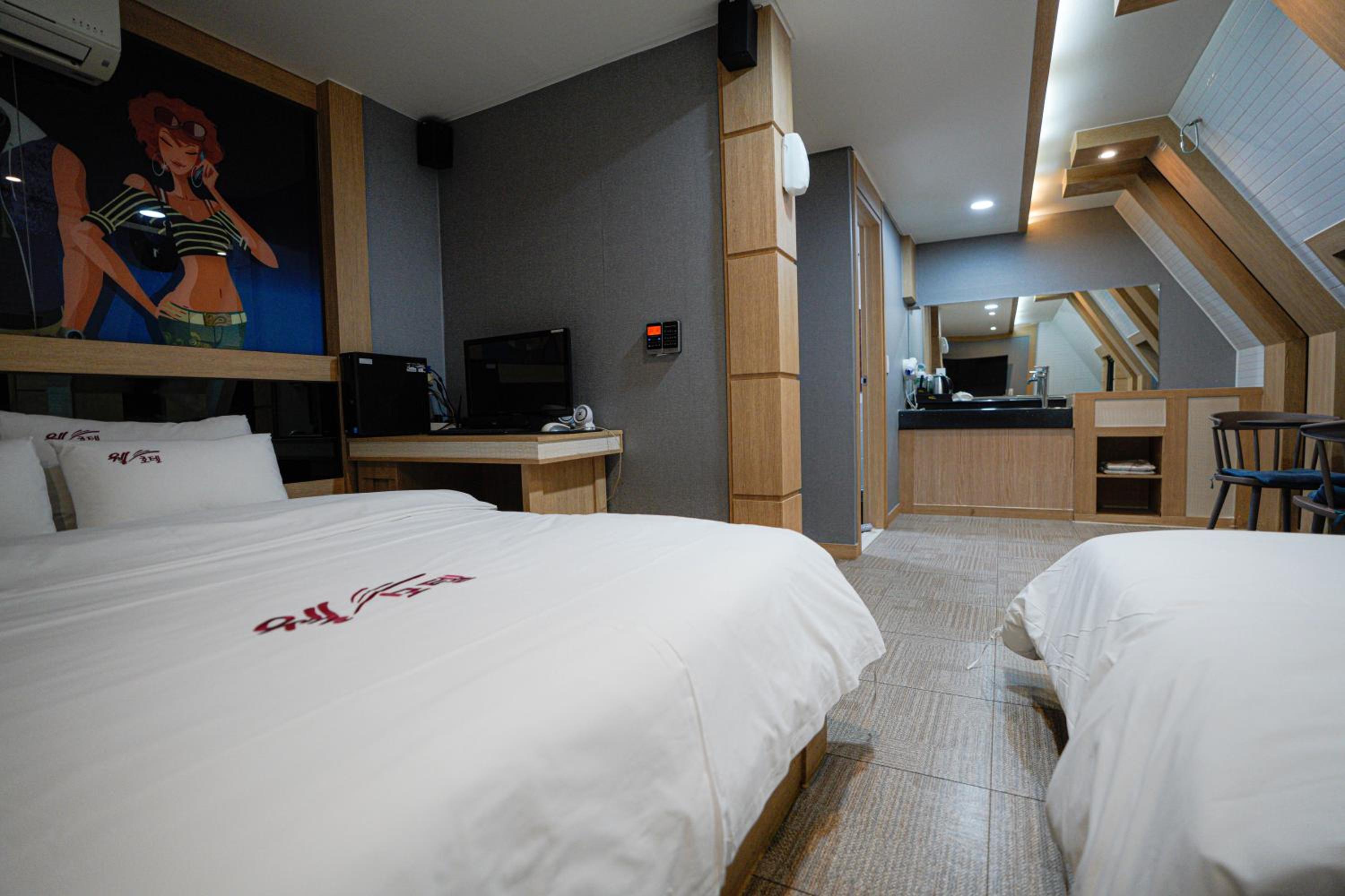 Deluxe Twin Room - Photo 2