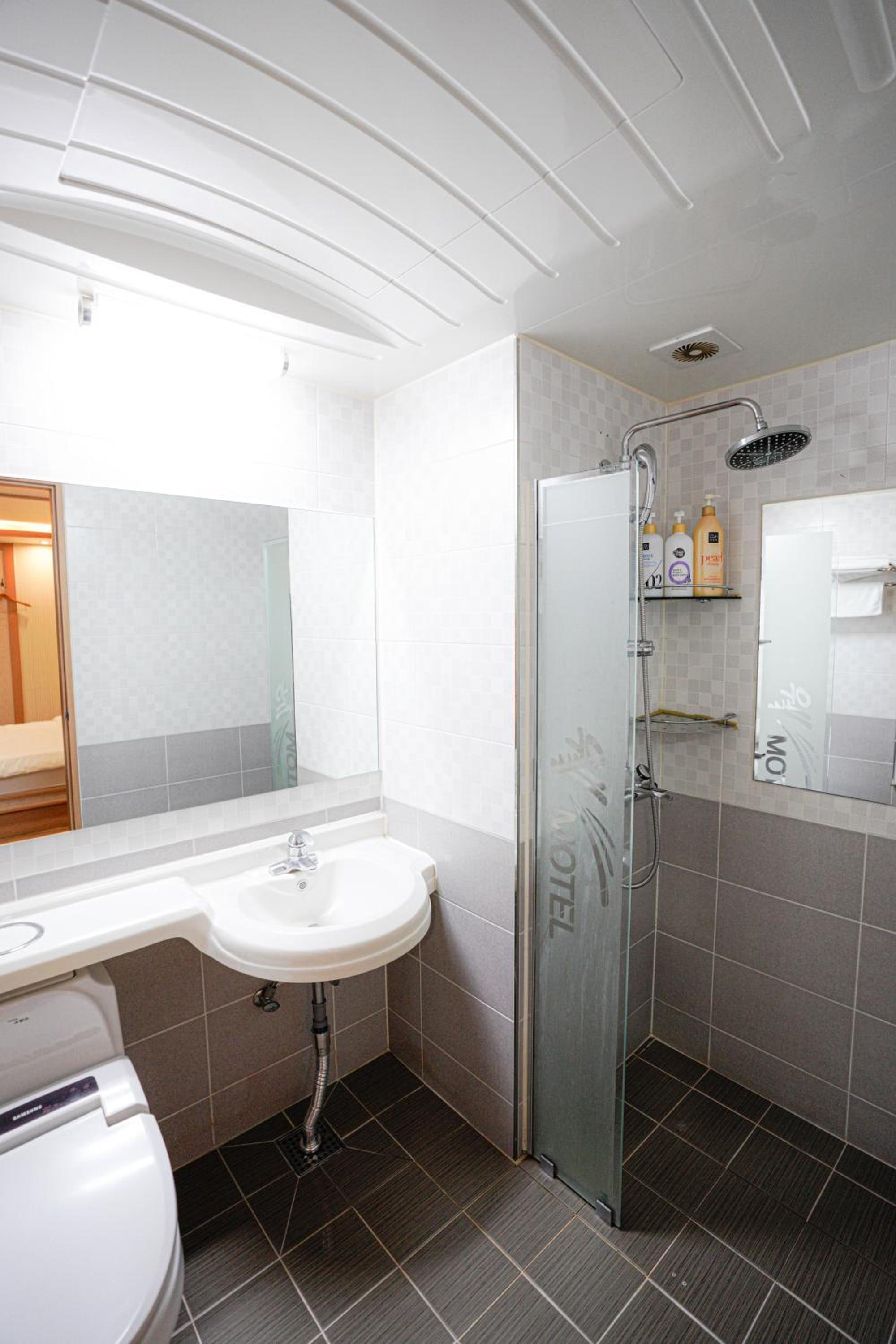 Standard Double Room - Photo 2