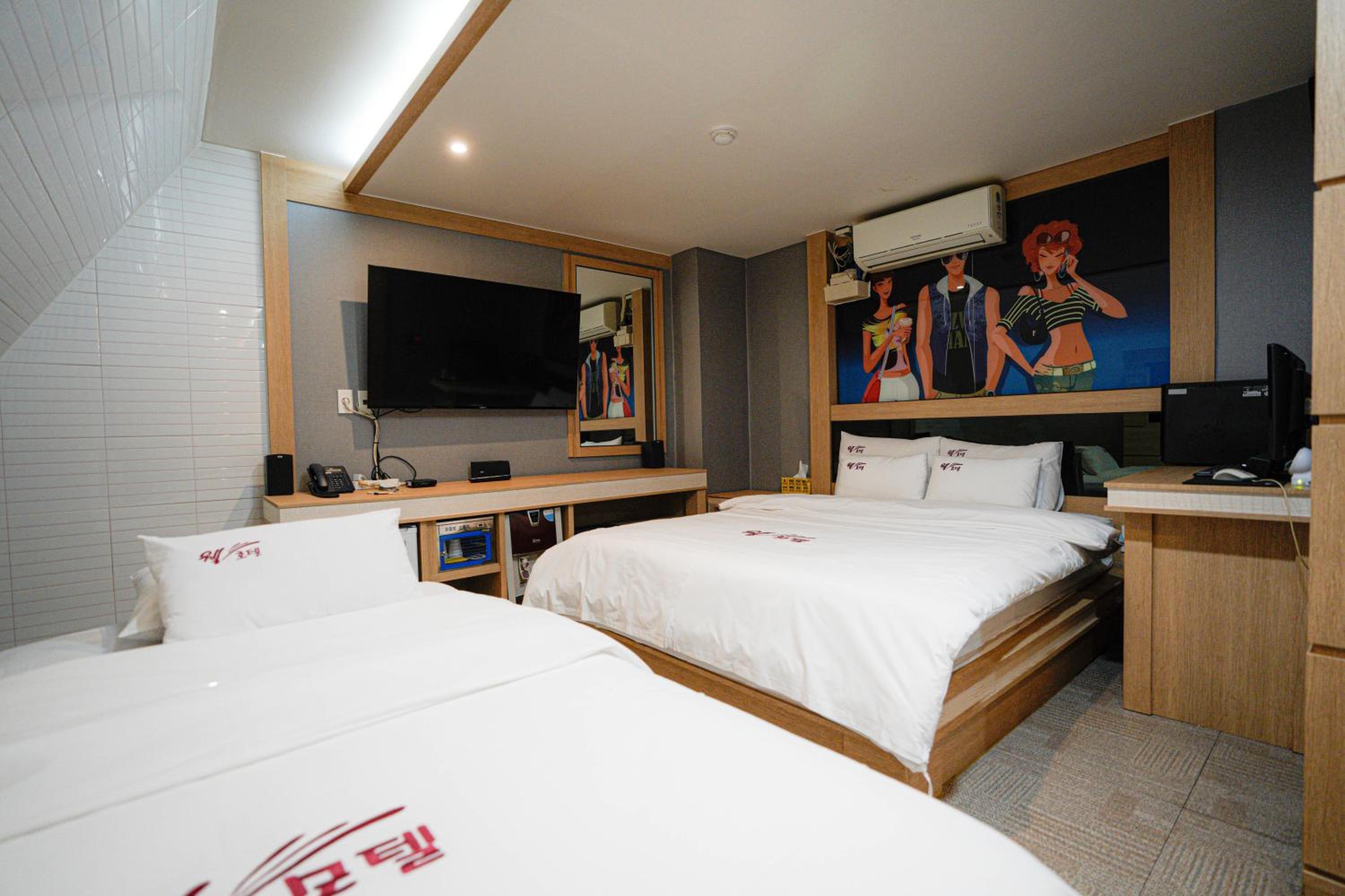 Deluxe Twin Room - Photo 10