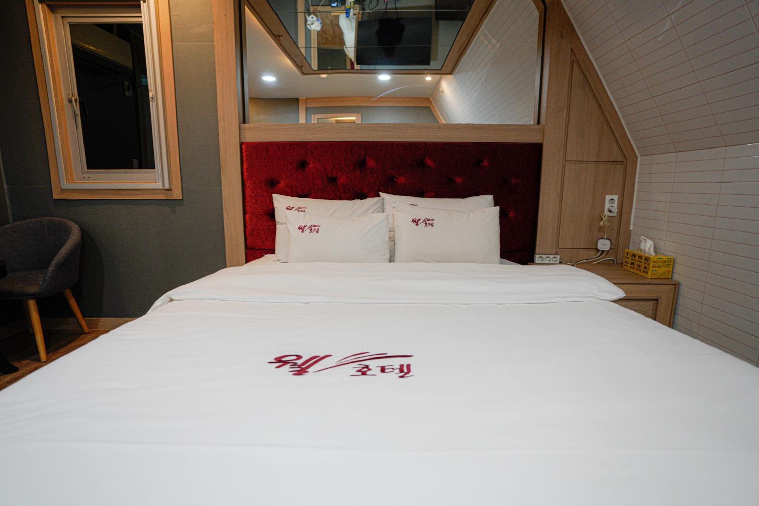 Deluxe Double Room - Photo 8