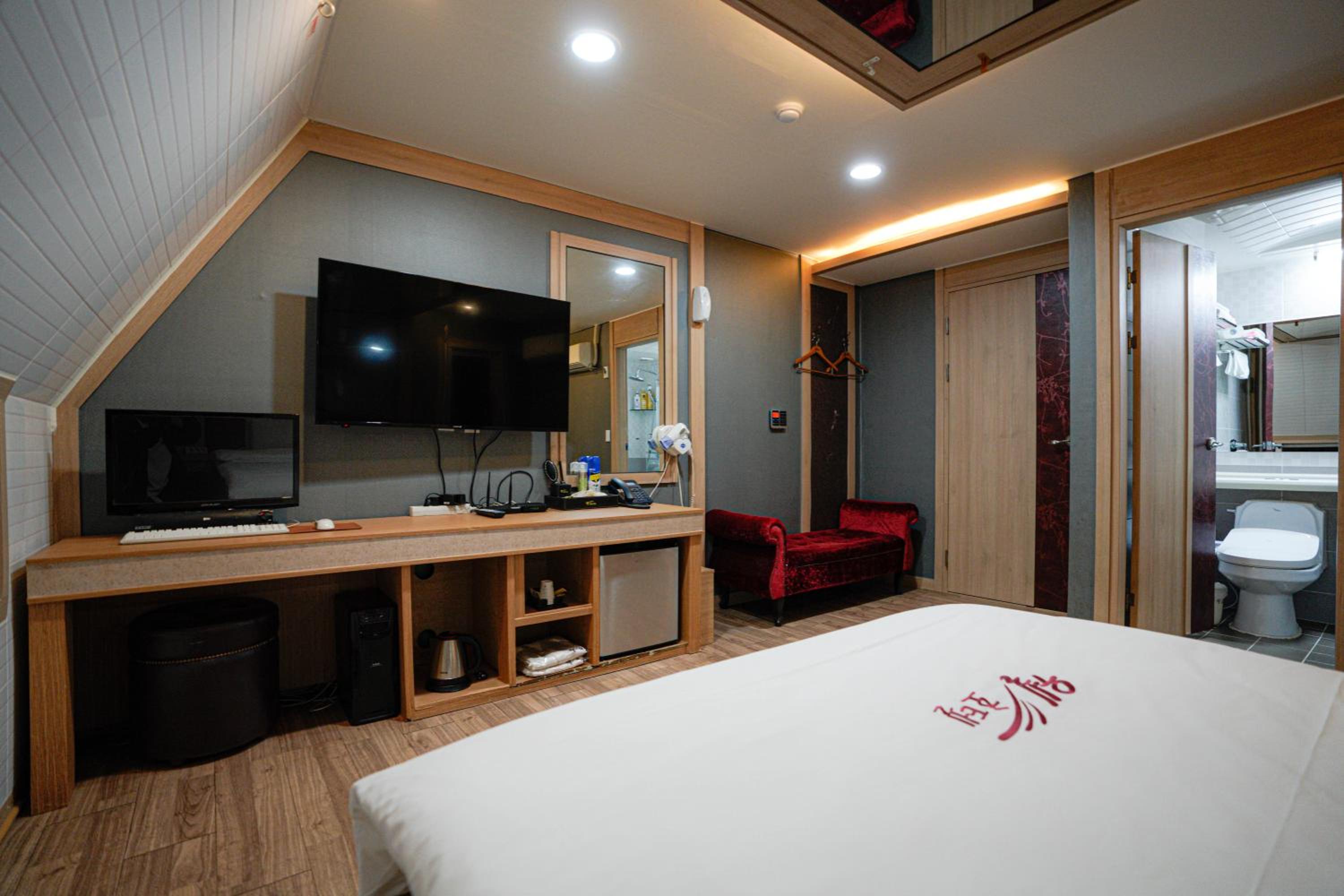 Standard Double Room - Photo 3