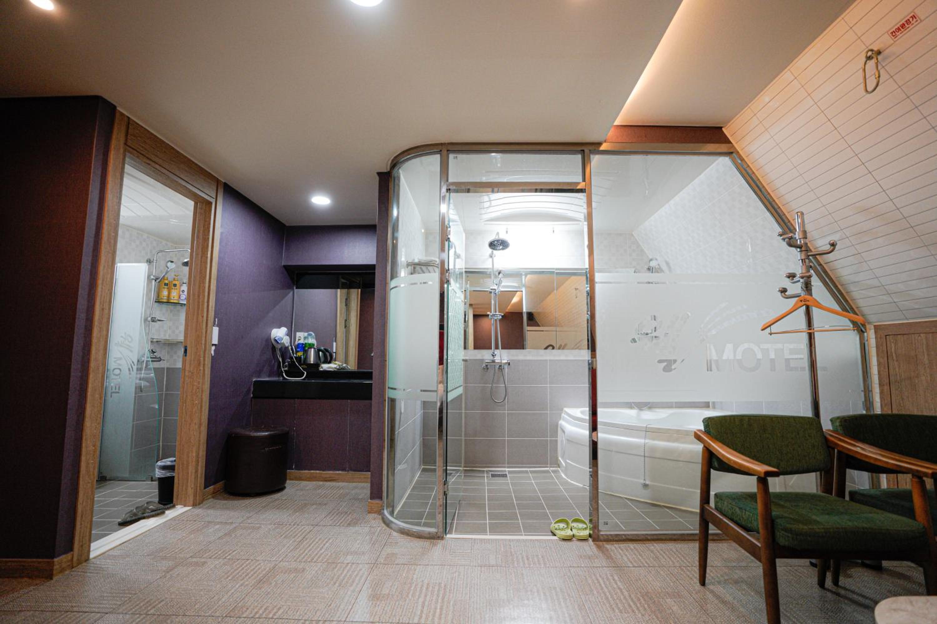 Family Suite - Photo 14
