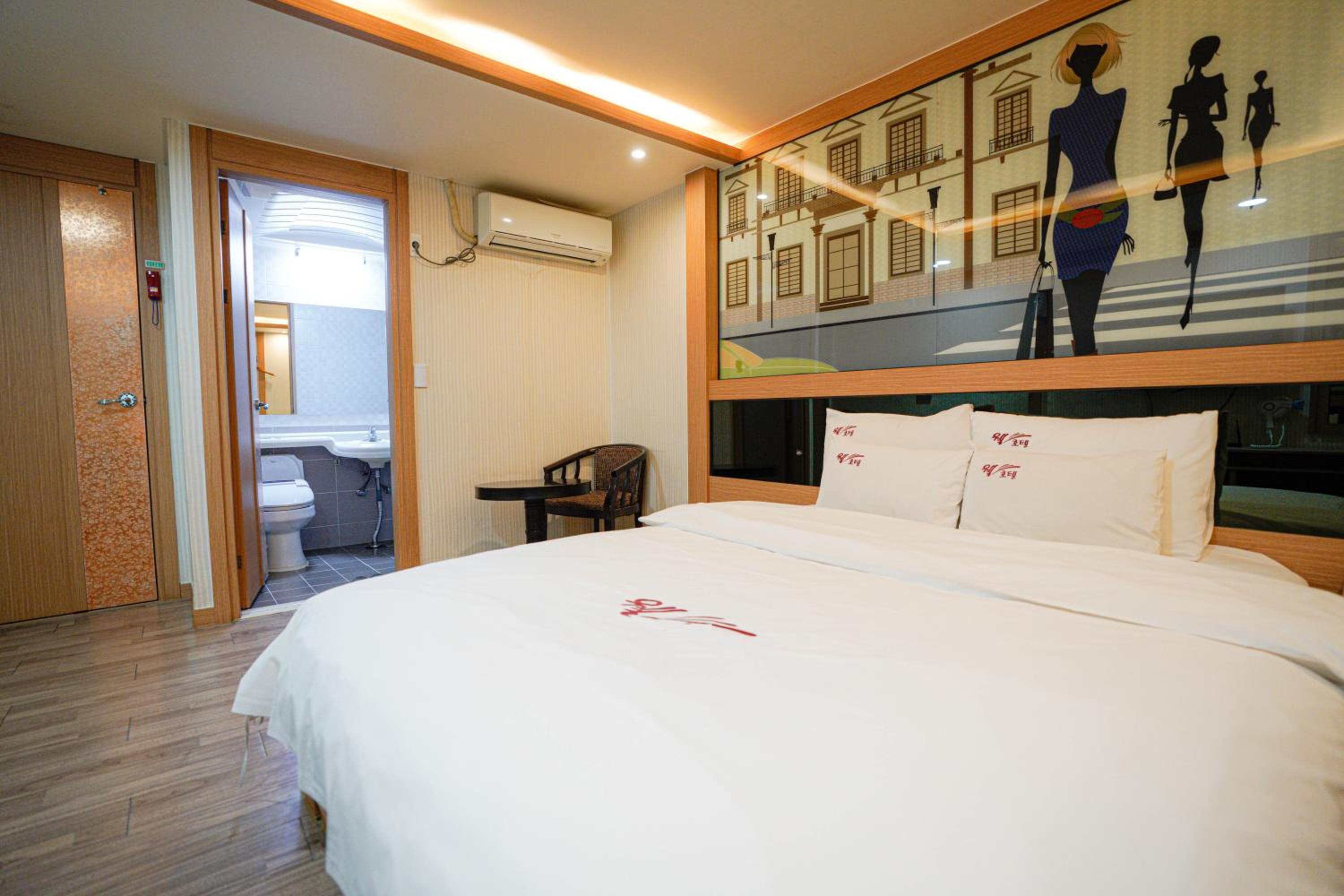 Standard Double Room - Photo 7