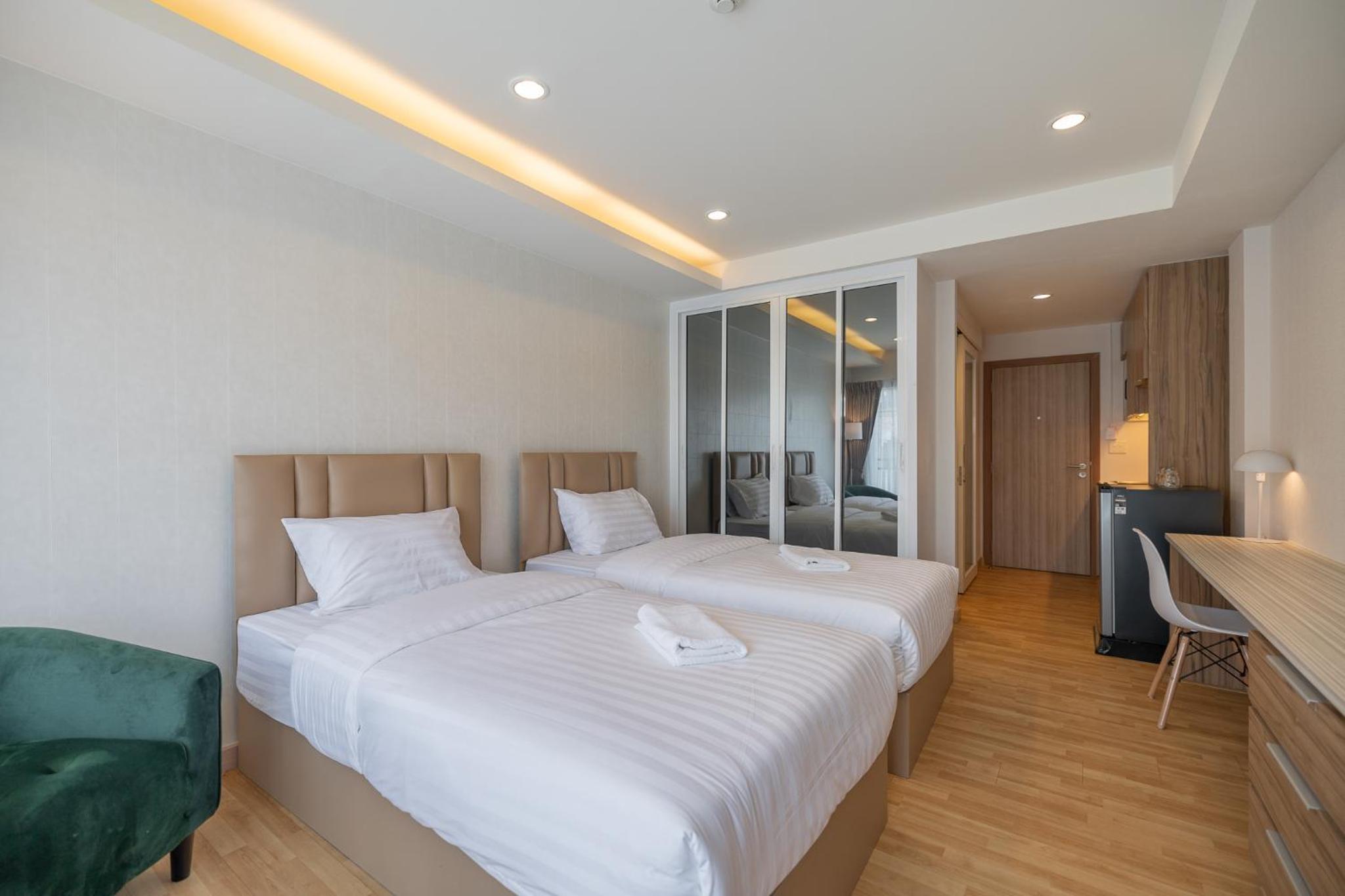 Twin Room with Balcony photo 3