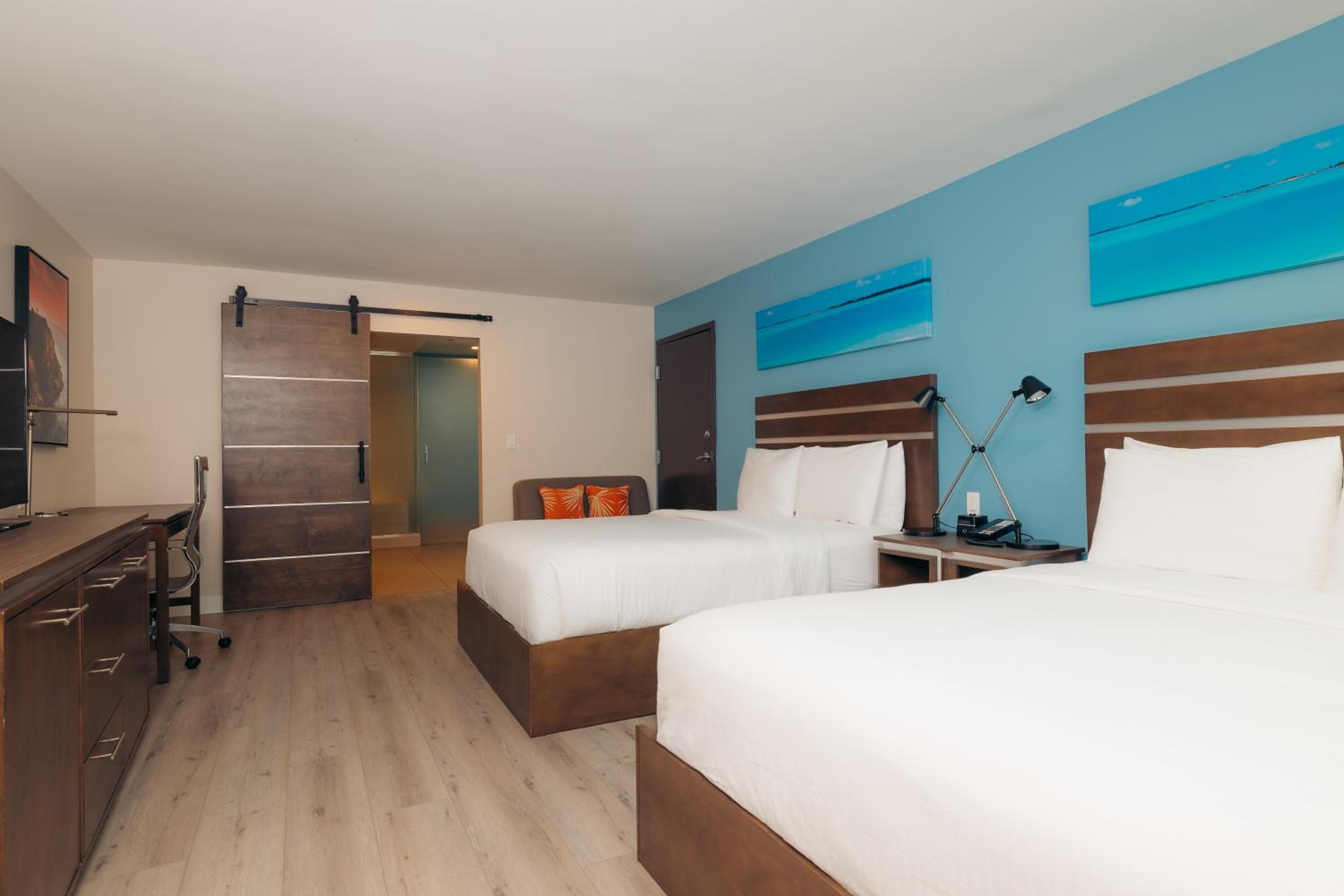 Queen Suite with Two Queen Beds and Soaking Tub - Non-Smoking - Photo 1