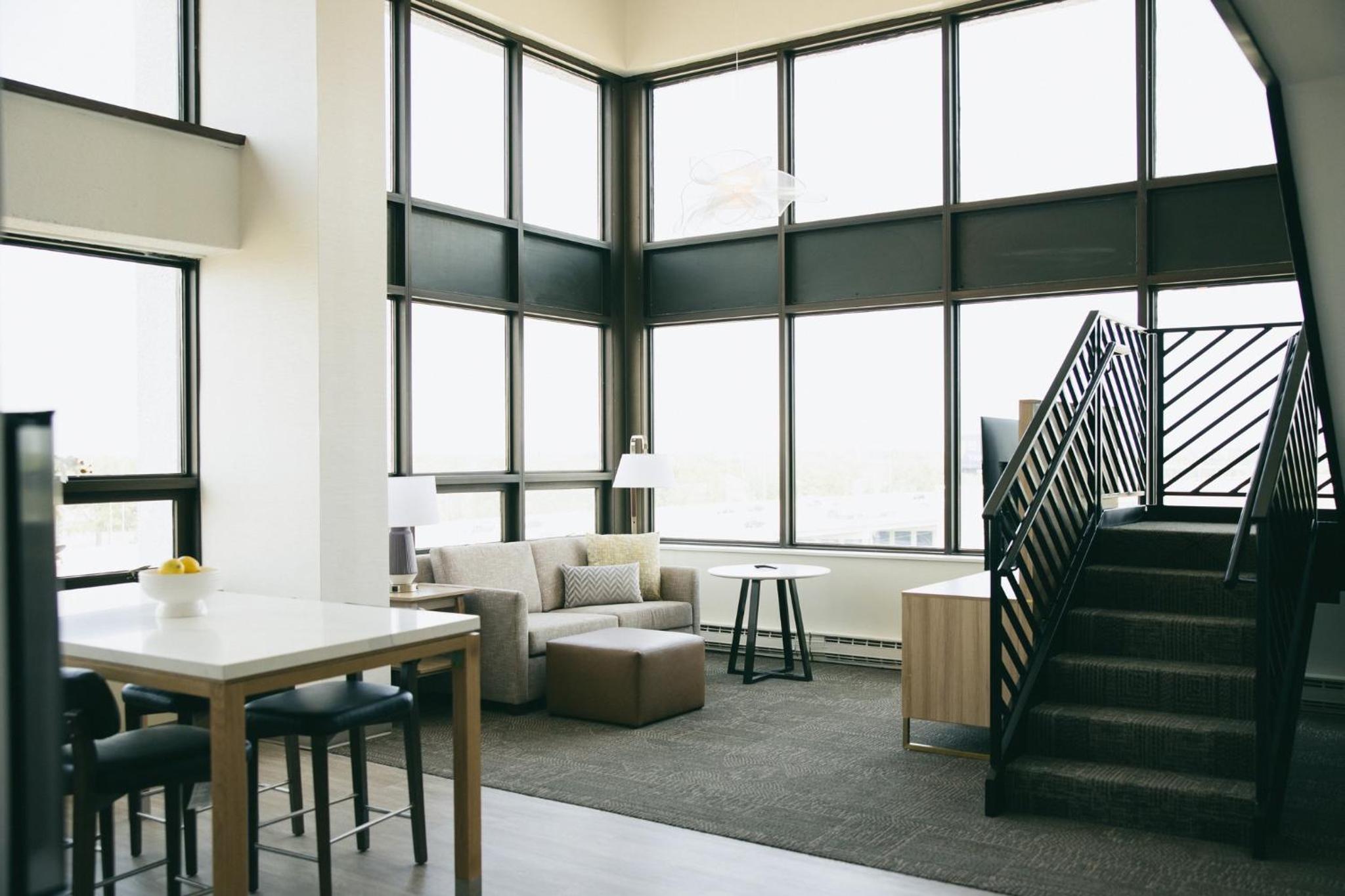 One-Bedroom Penthouse King Suite with Sofa Bed - Photo 8