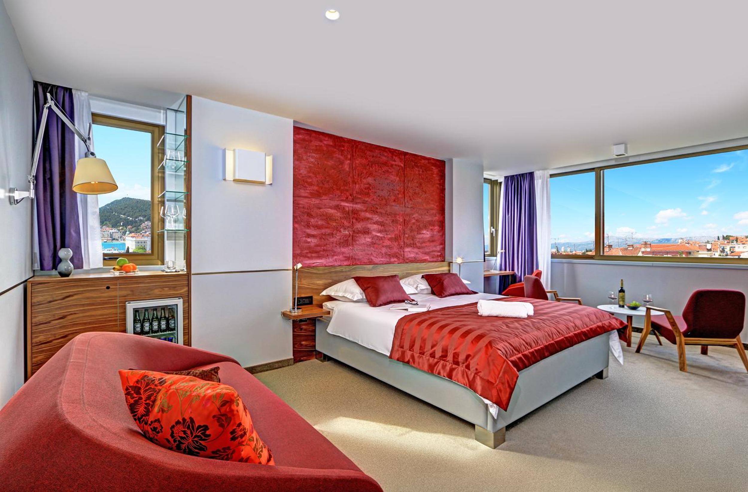 Suite with Partial Sea View photo 3