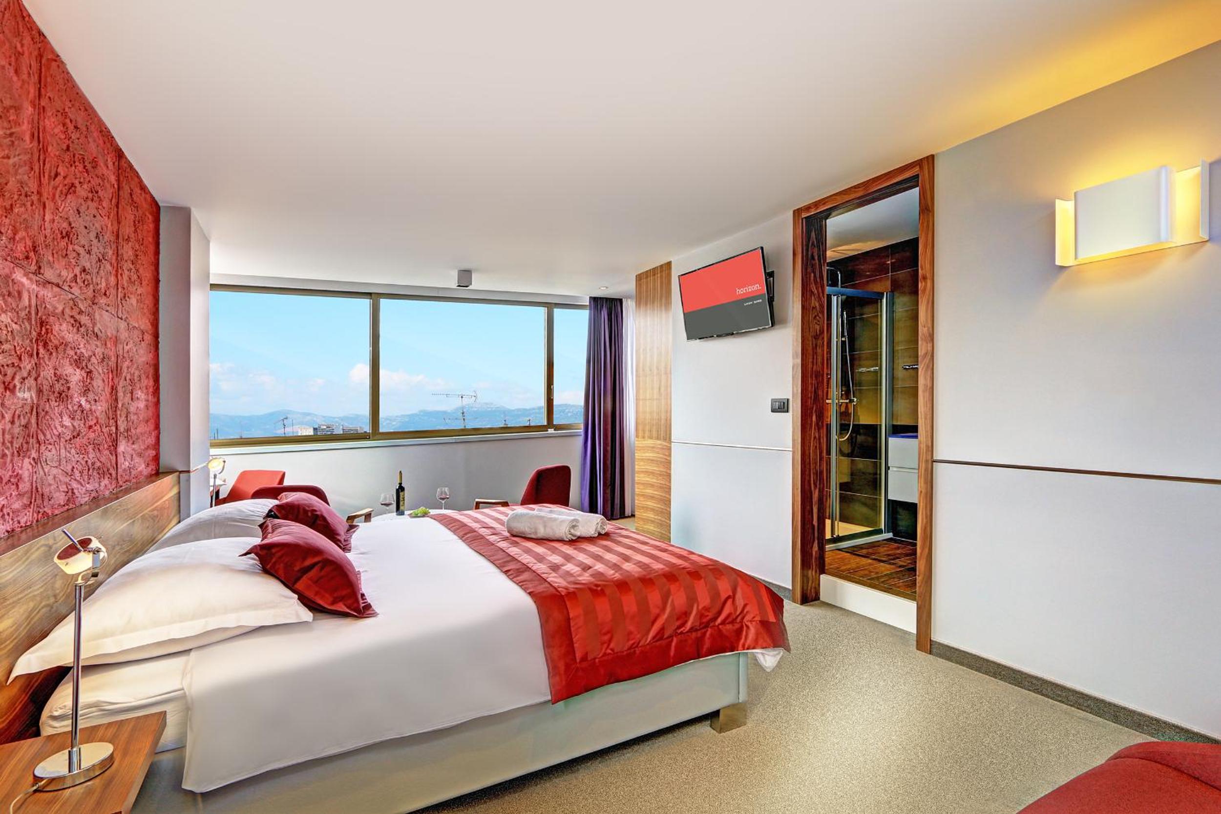 Suite with Partial Sea View photo 2