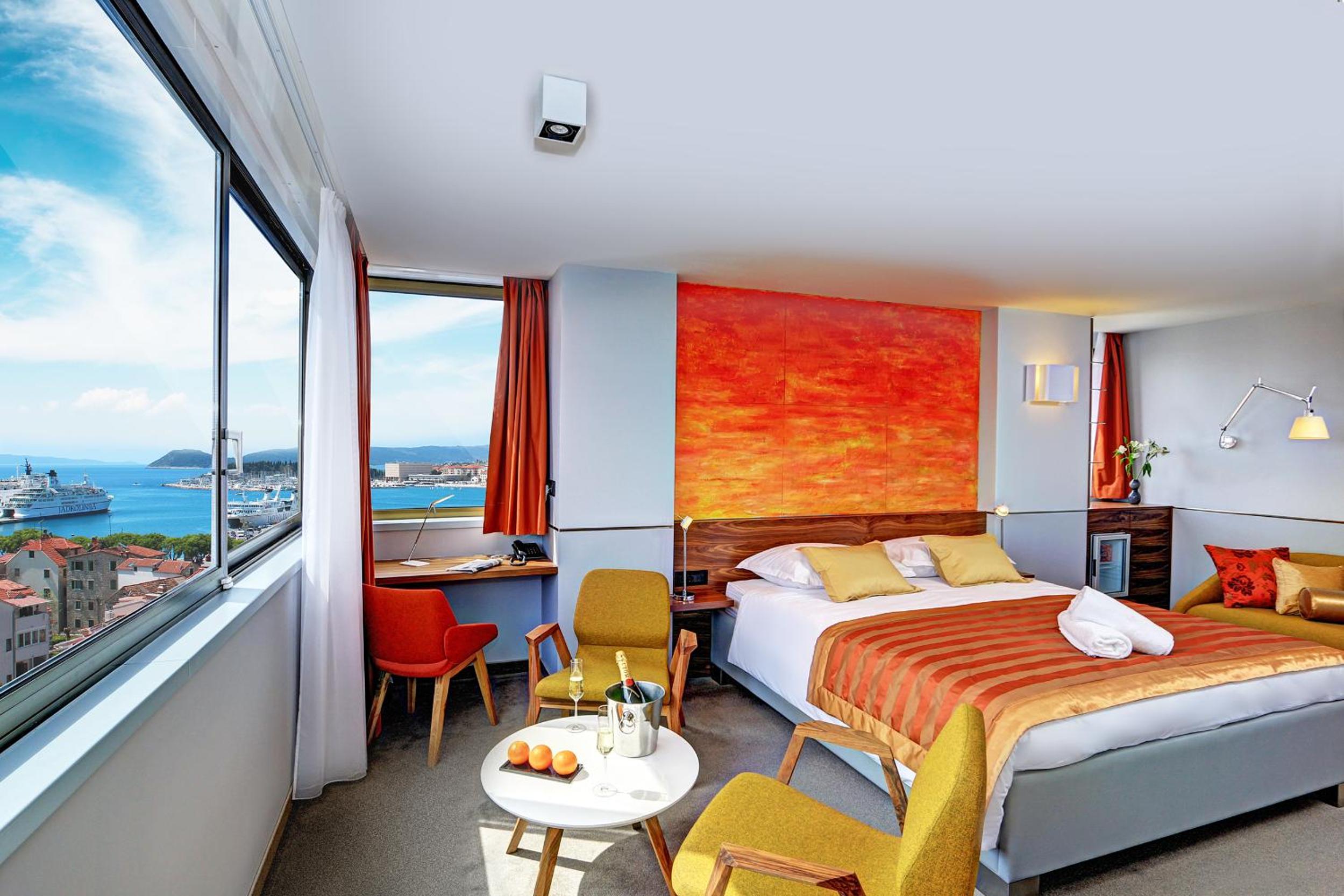 Deluxe Suite with Sea View - Photo 1
