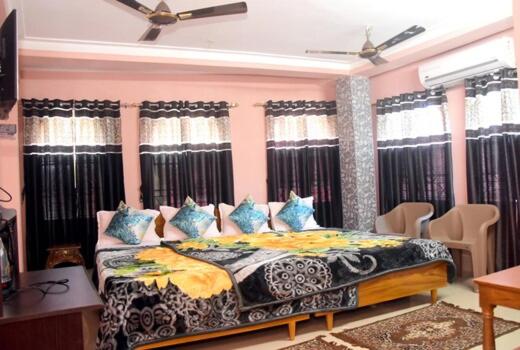 Deluxe Double Room (2 Adults + 1 Child)