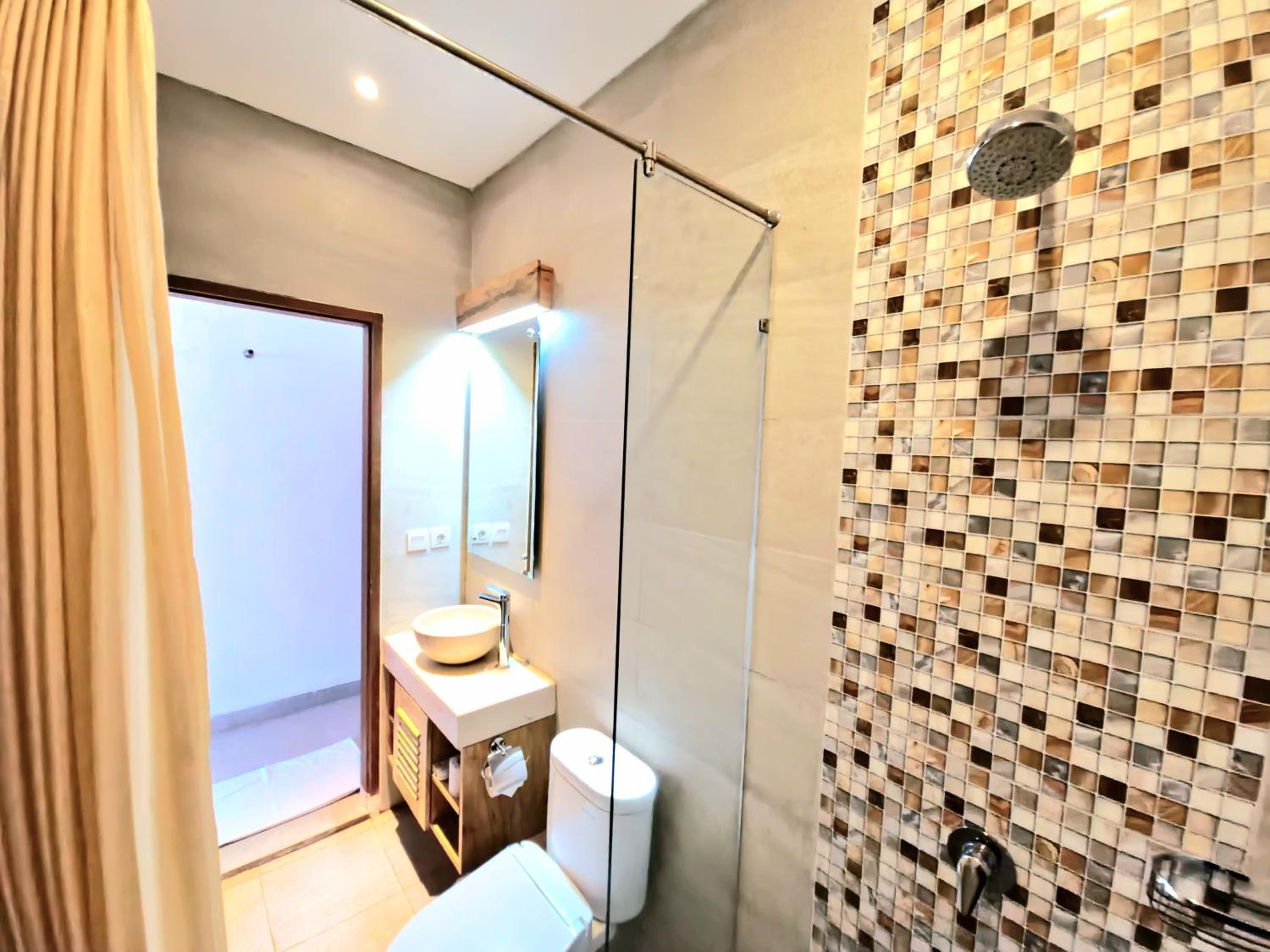 Standard Double Room - Photo 13
