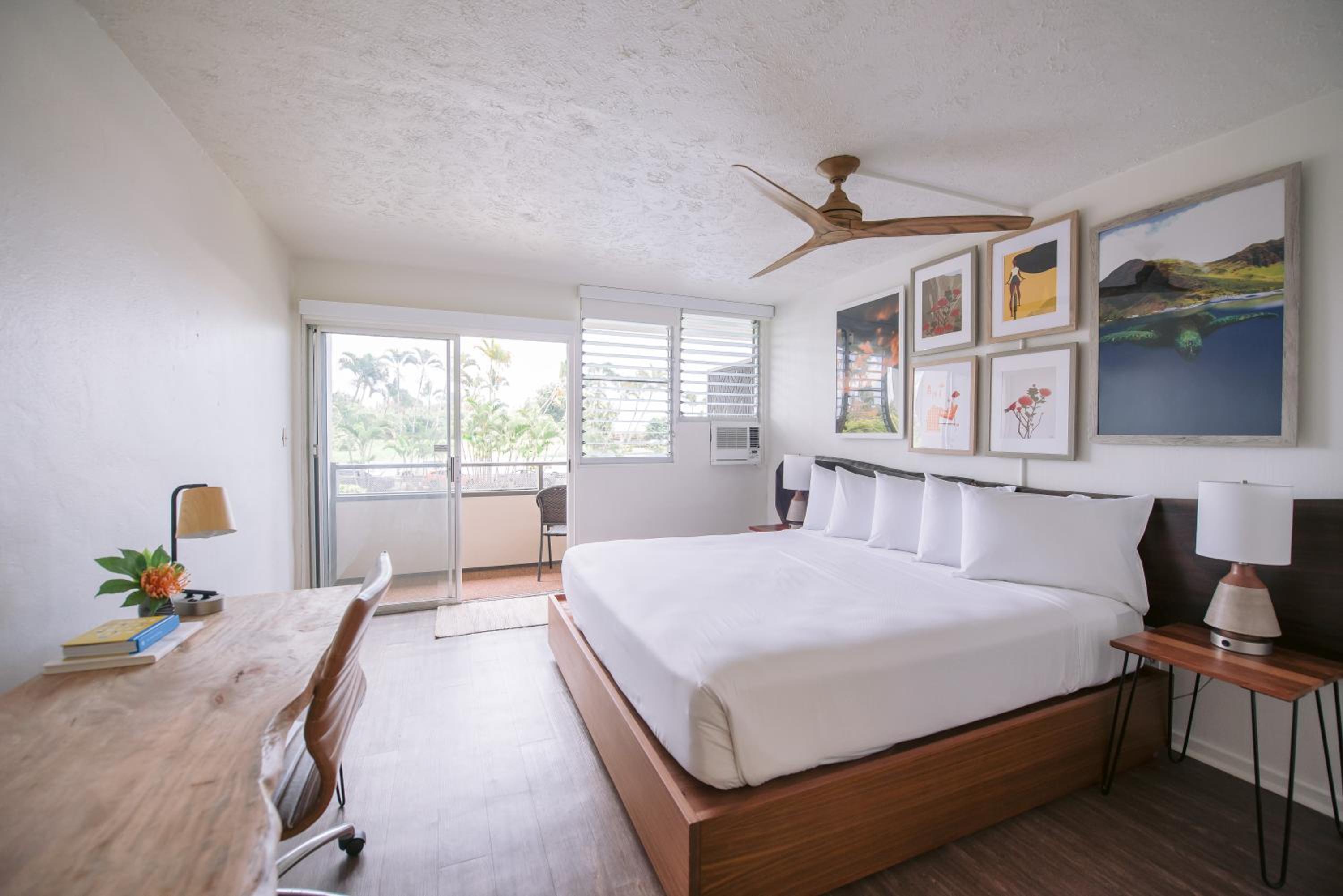 King Room with Balcony - Photo 3