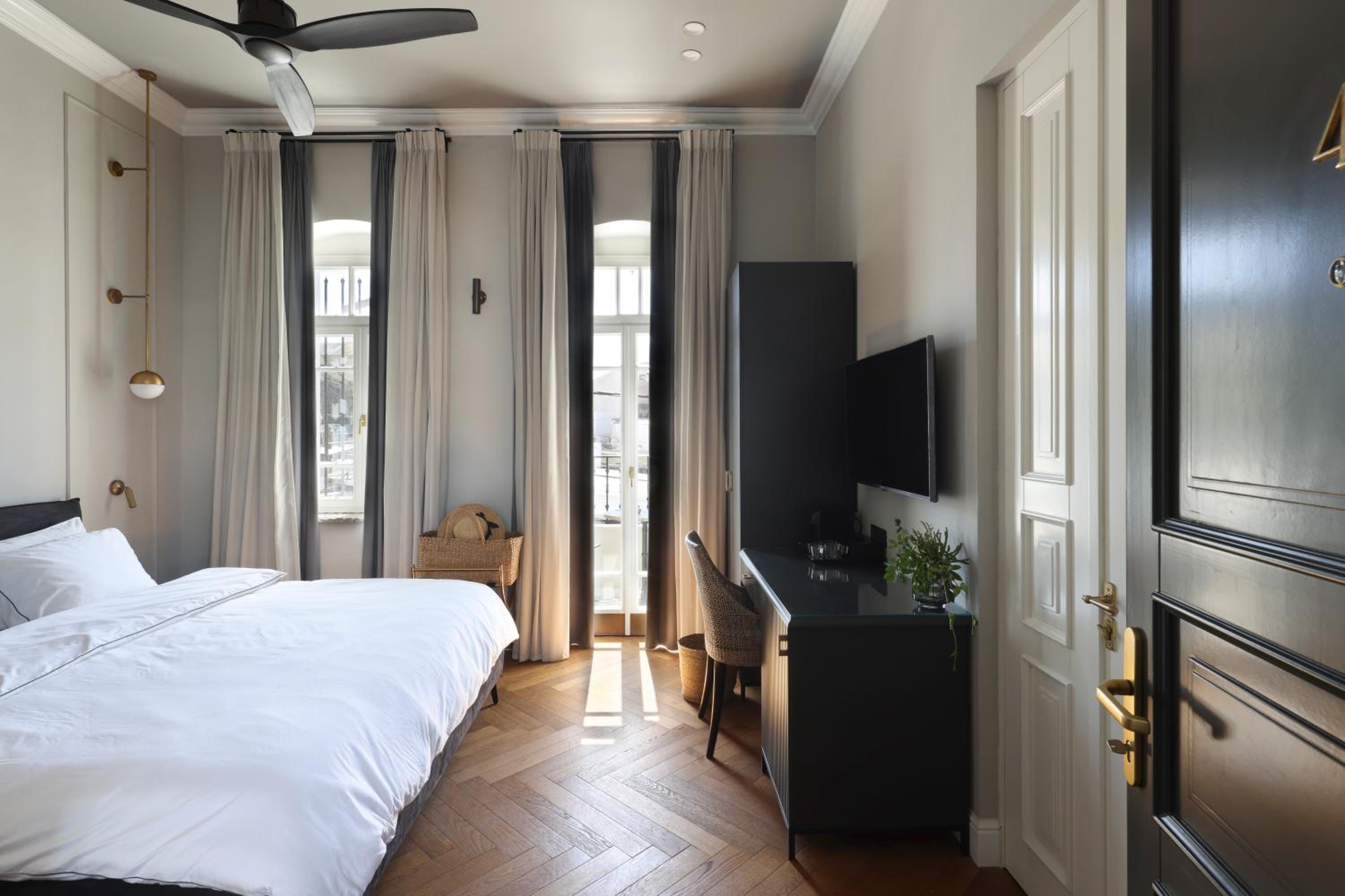Deluxe Premium Room - Photo 21