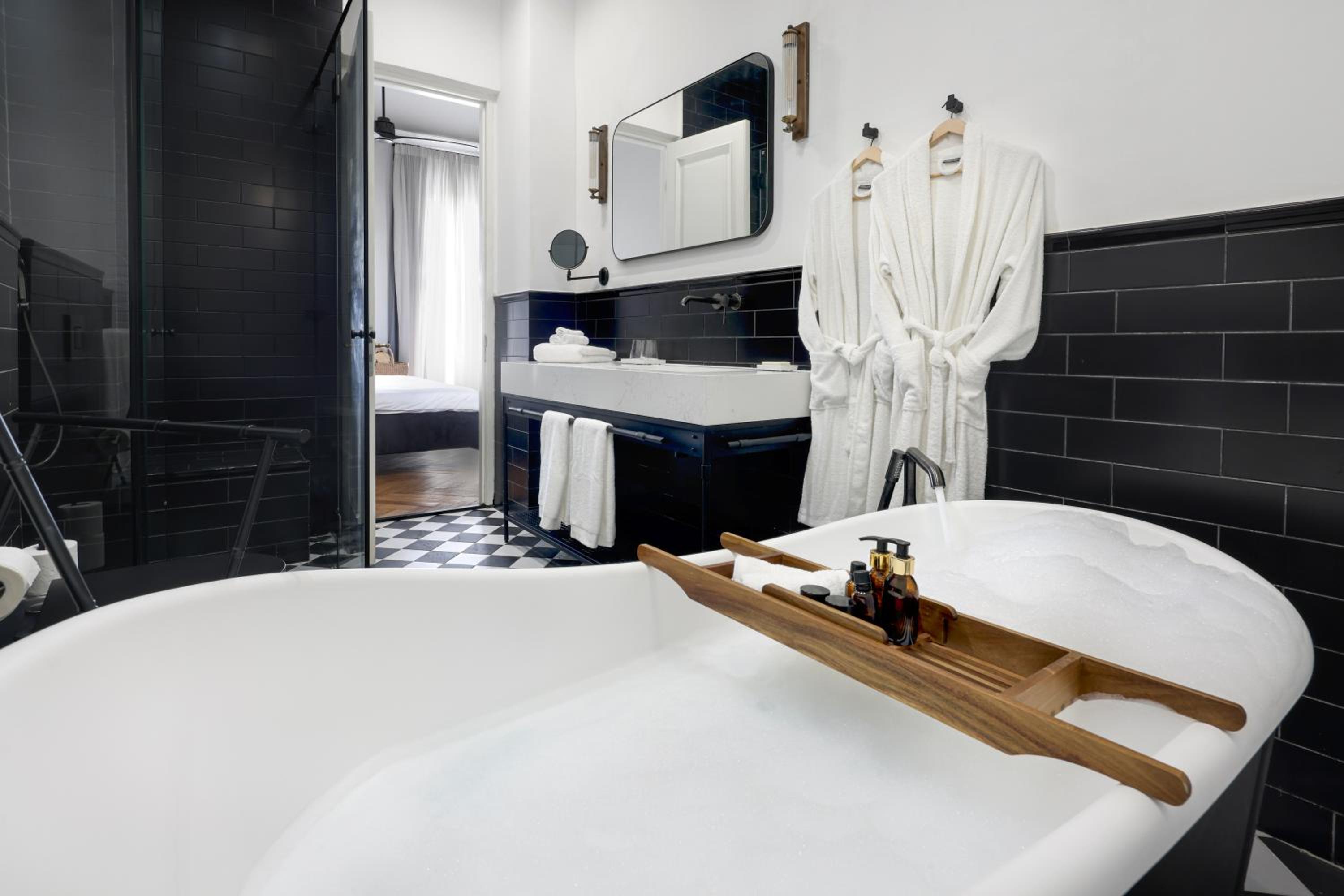 Deluxe Premium Room - Photo 19