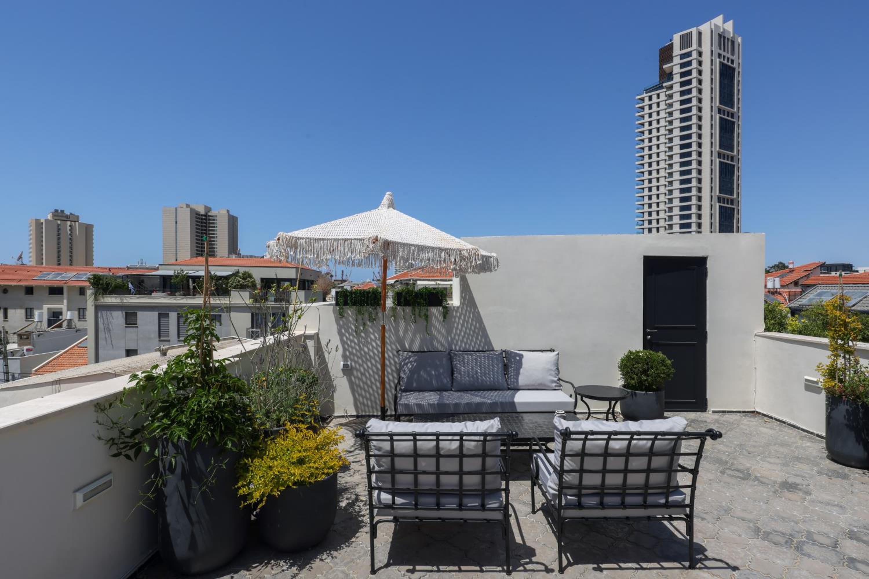 Mini Premium Room with Rooftop & Outdoor Bath - Photo 12
