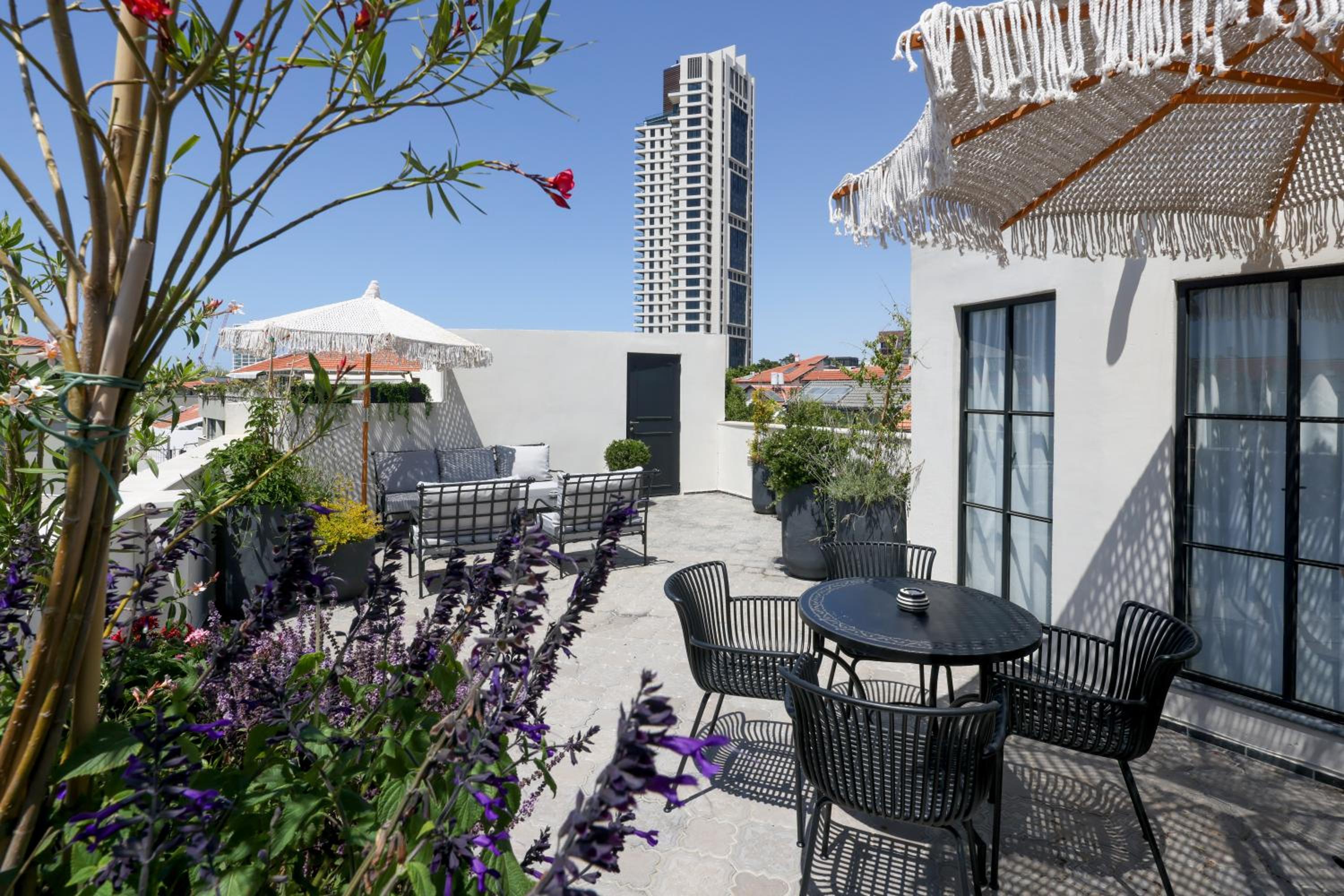 Mini Premium Room with Rooftop & Outdoor Bath - Photo 9