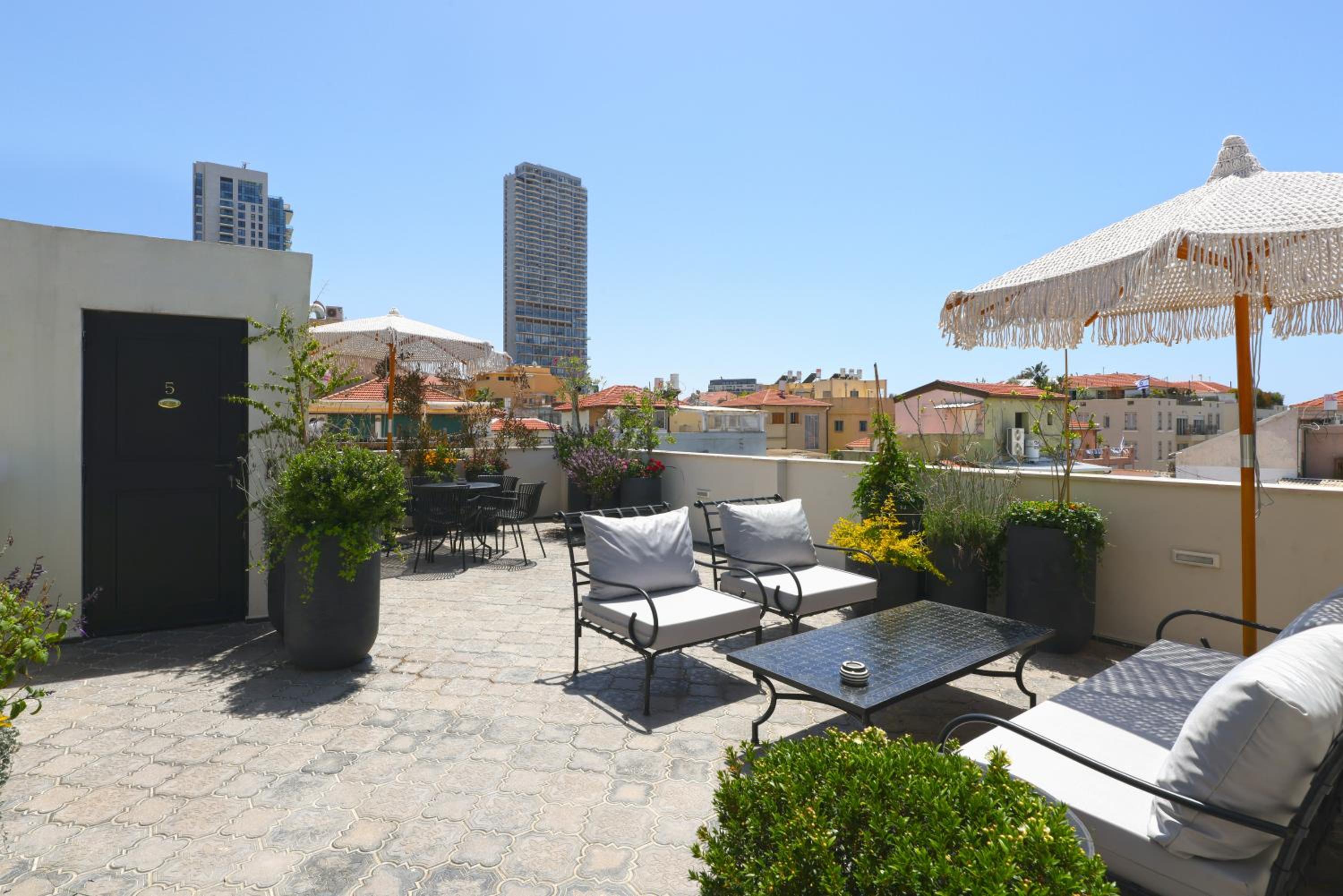 Mini Premium Room with Rooftop & Outdoor Bath - Photo 11