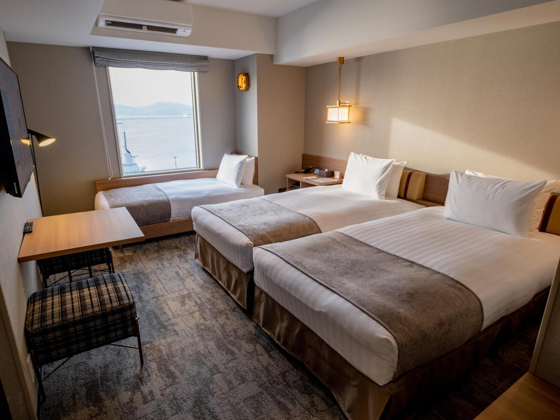 Corner Twin Room (3 Adults) - Non-Smoking