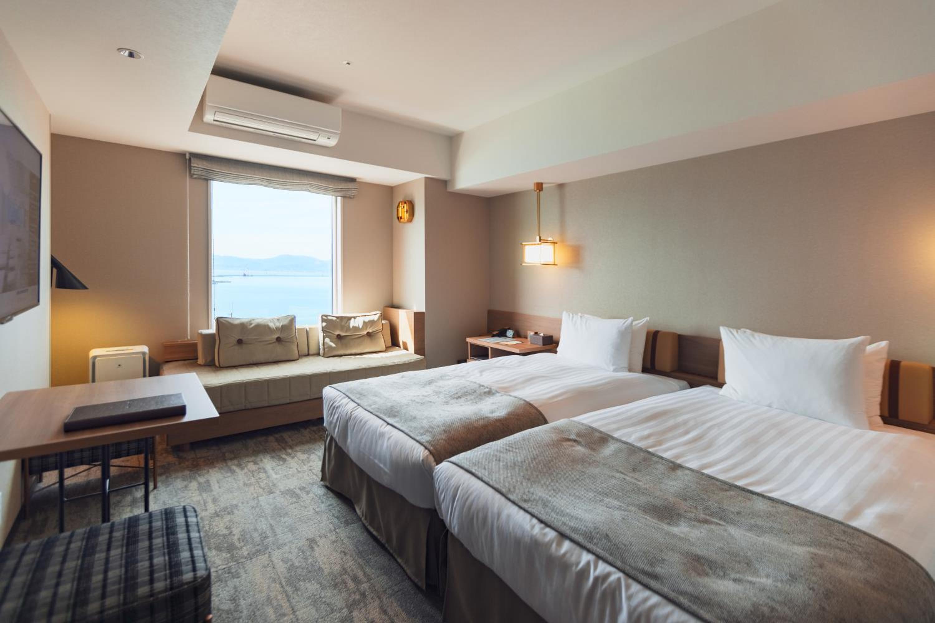 Corner Twin Room (2 Adults) - Non-Smoking - Photo 1