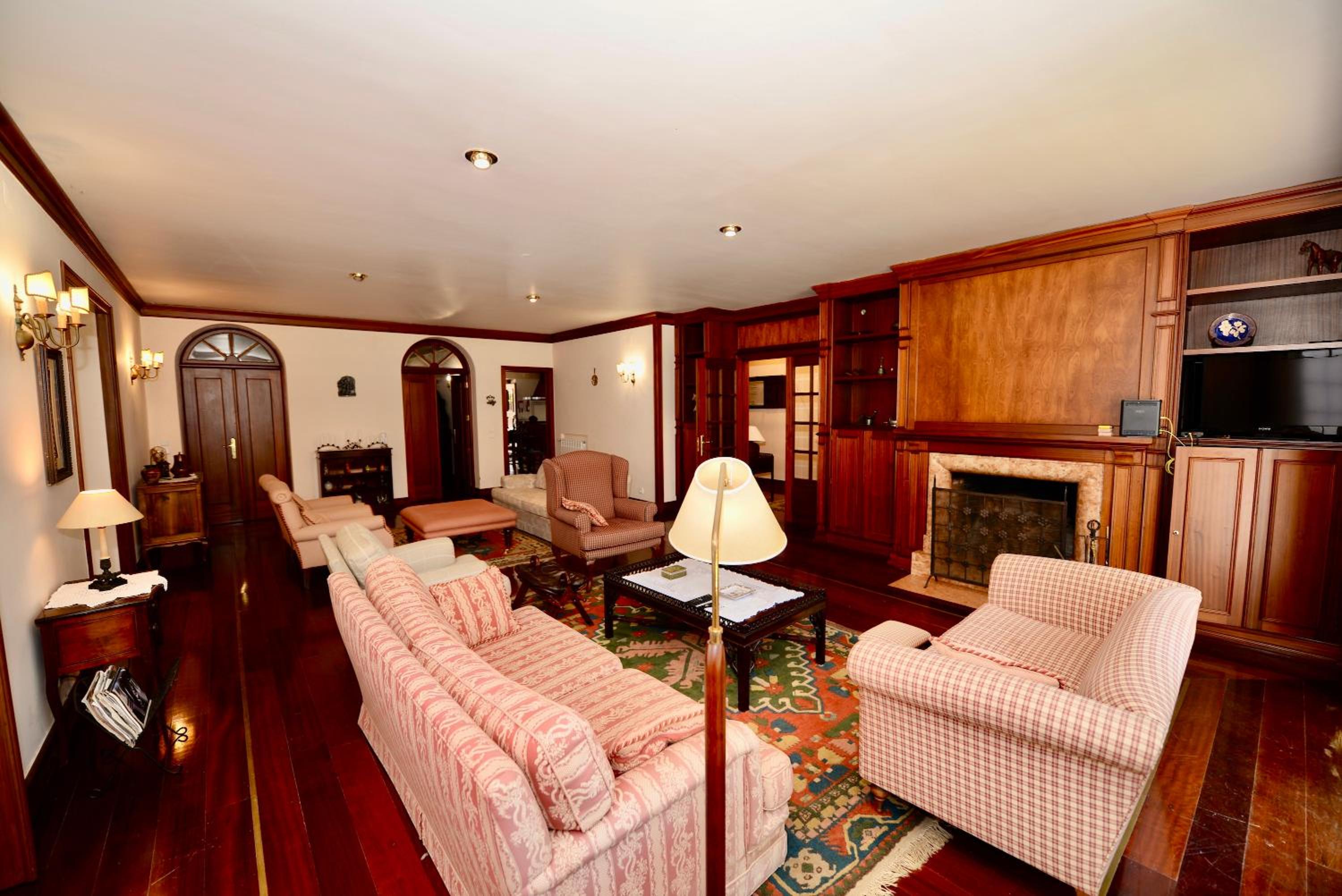 Villa photo 2