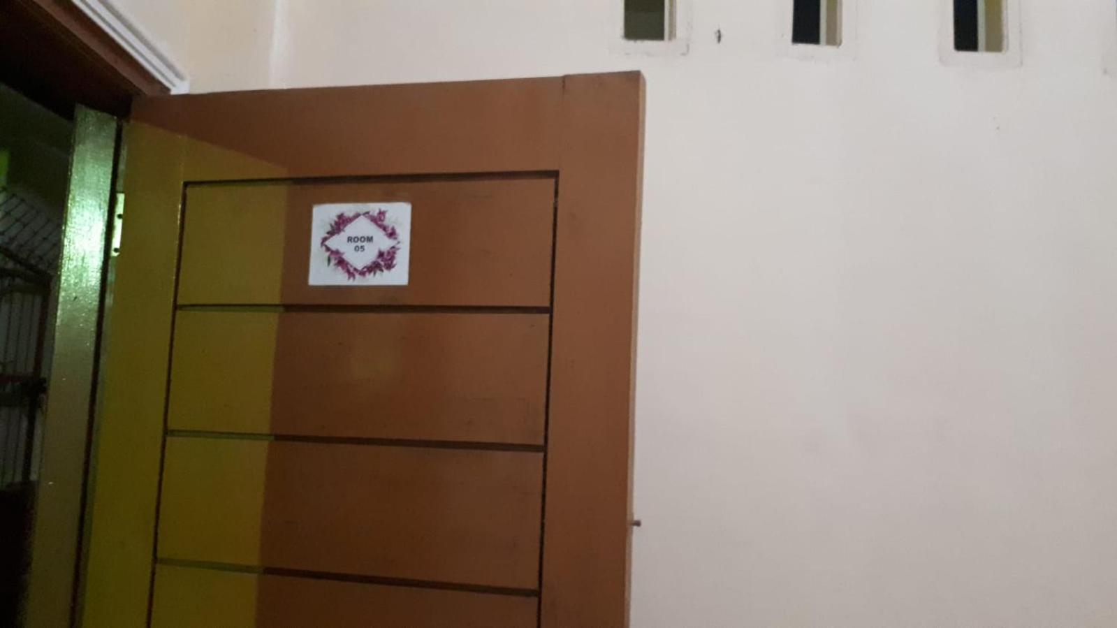 Twin Room With Private Bathroom photo 3