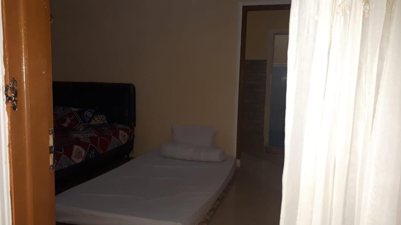 Twin Room With Private Bathroom photo 2