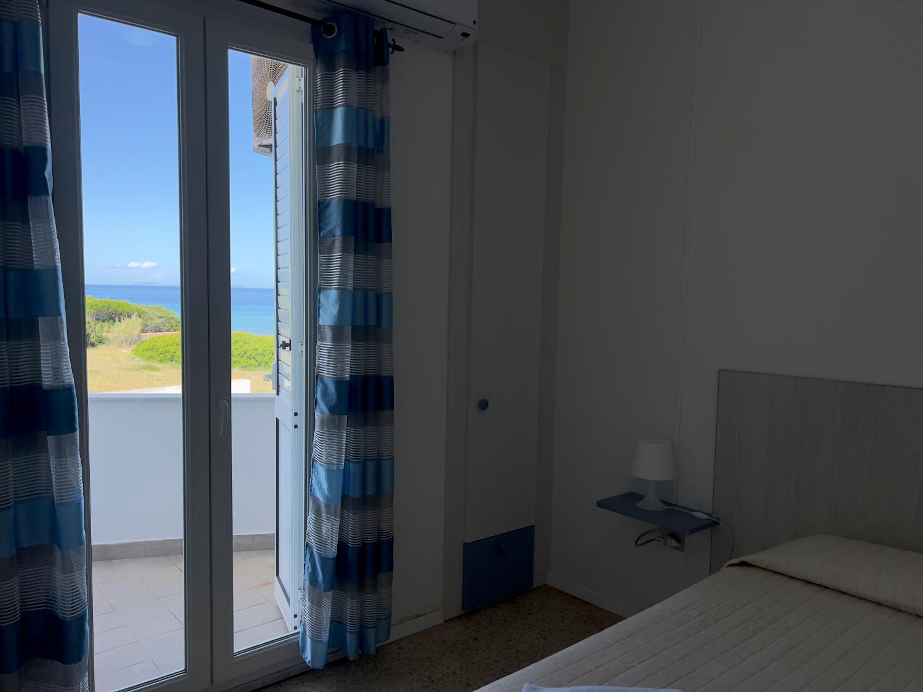 Double or Twin Room with Sea View photo 3