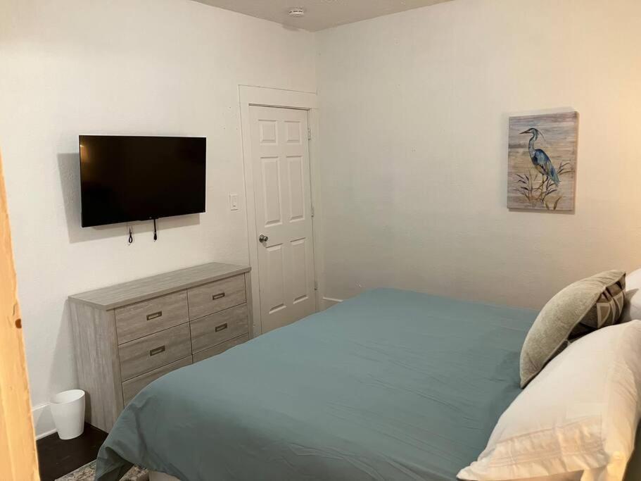 Three-Bedroom House photo 3