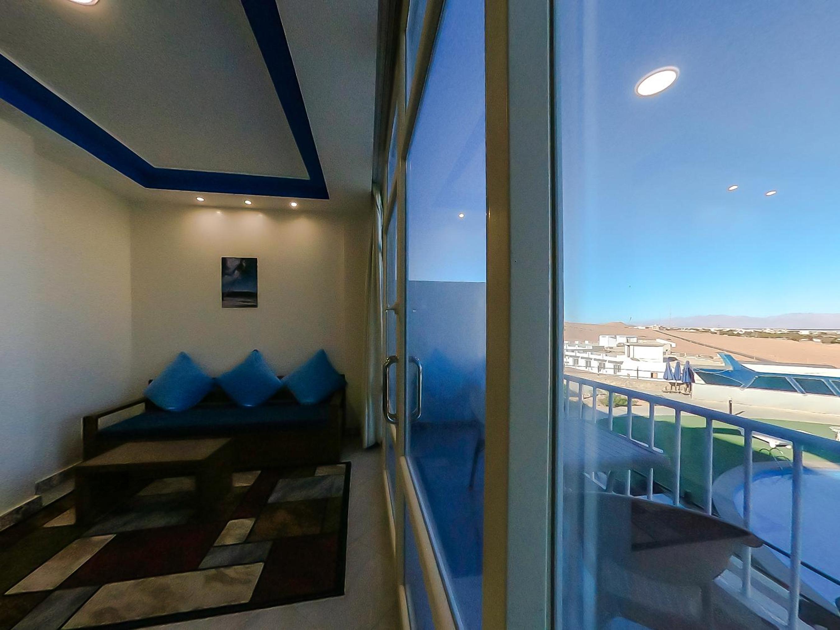 Deluxe Suite - Photo 13