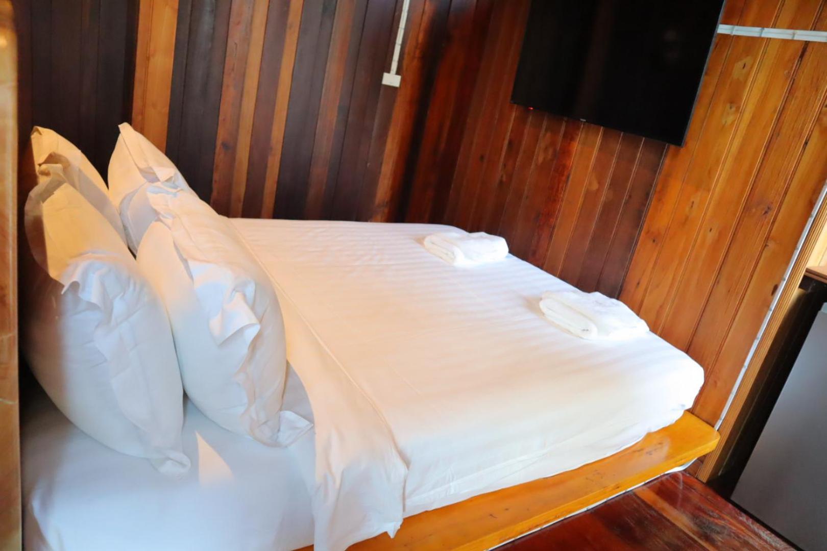 Deluxe Queen Room - Photo 3