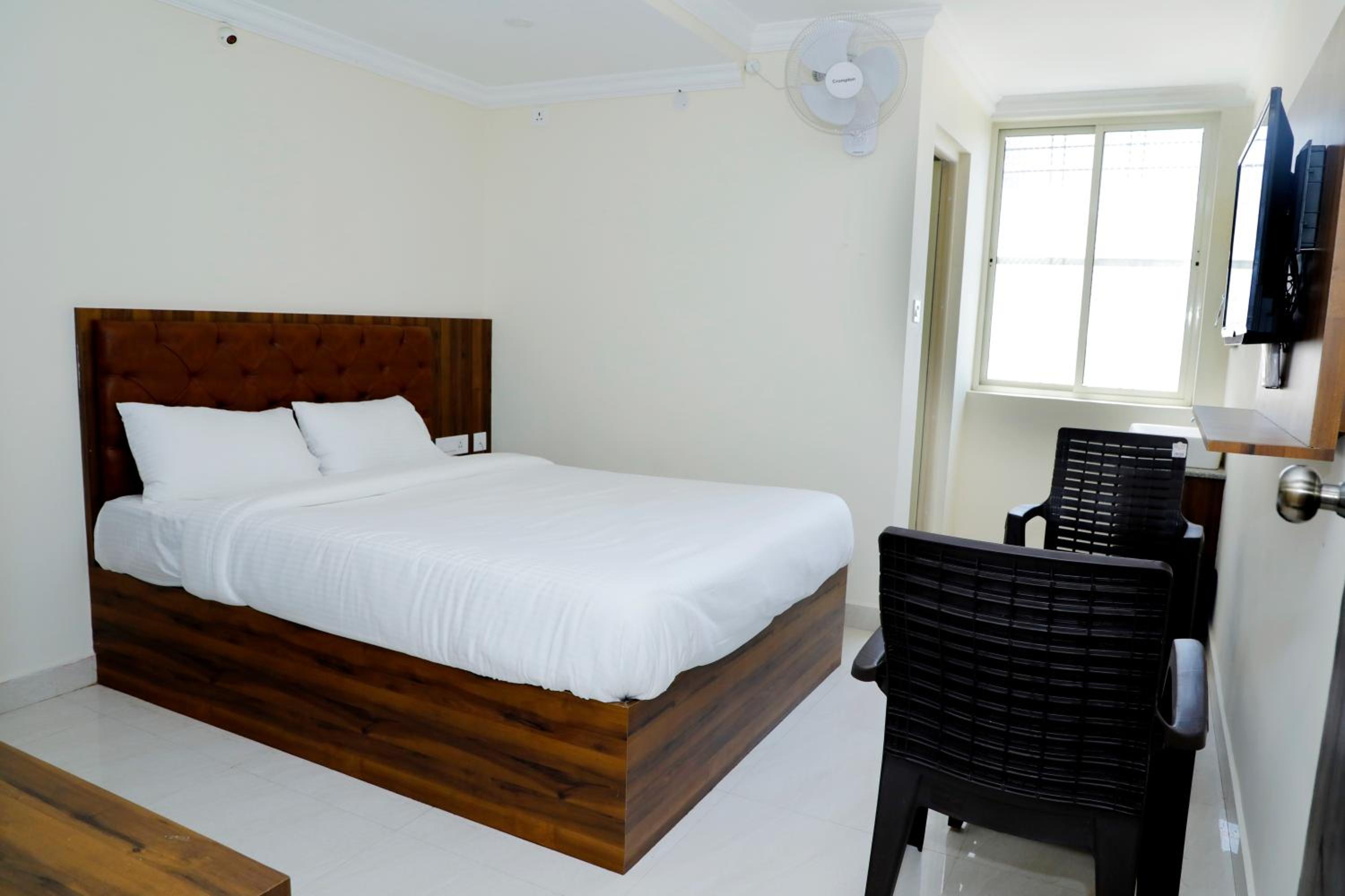 Standard Double Room with Fan photo 2
