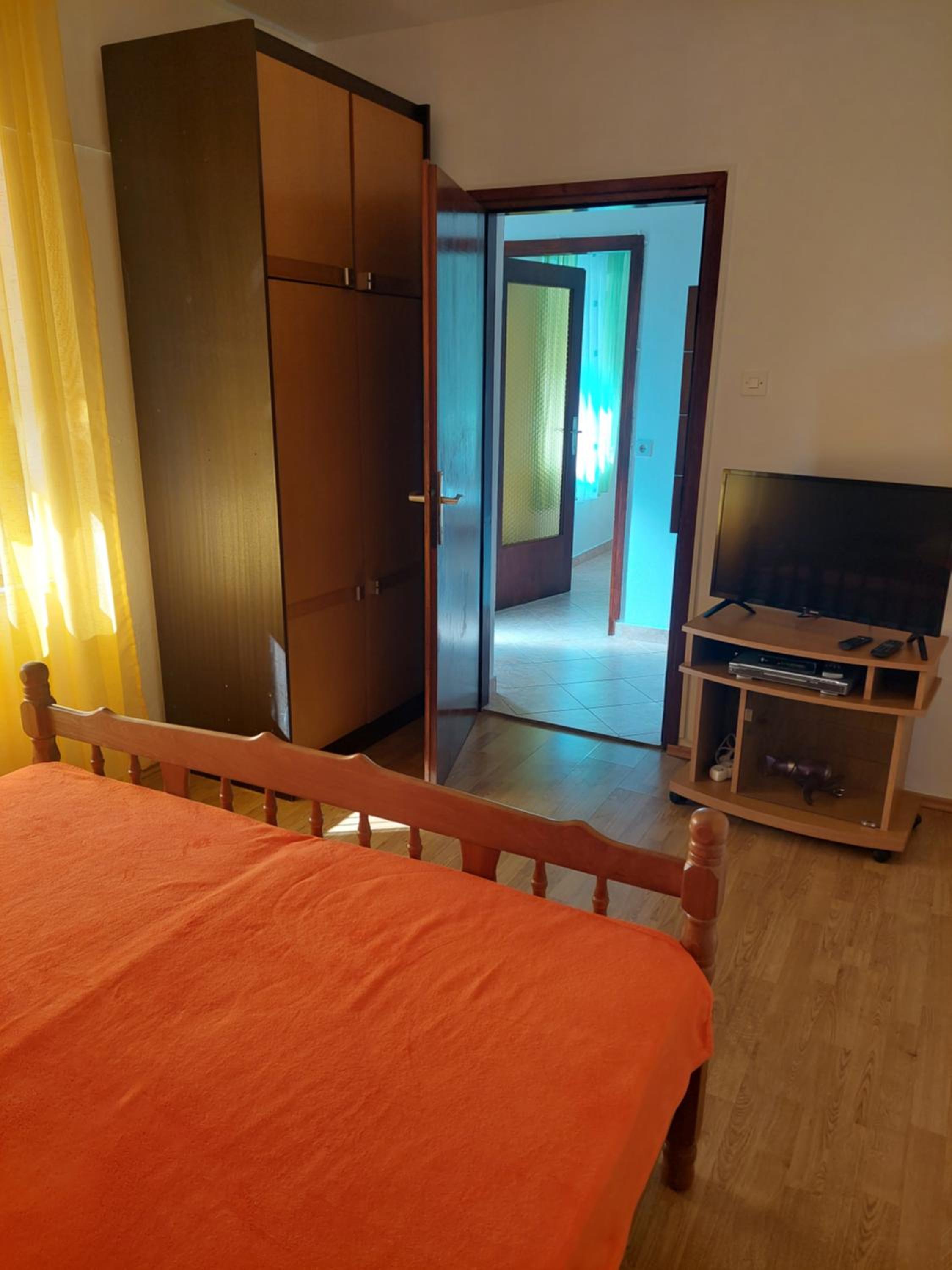 One-Bedroom Apartment - Photo 10