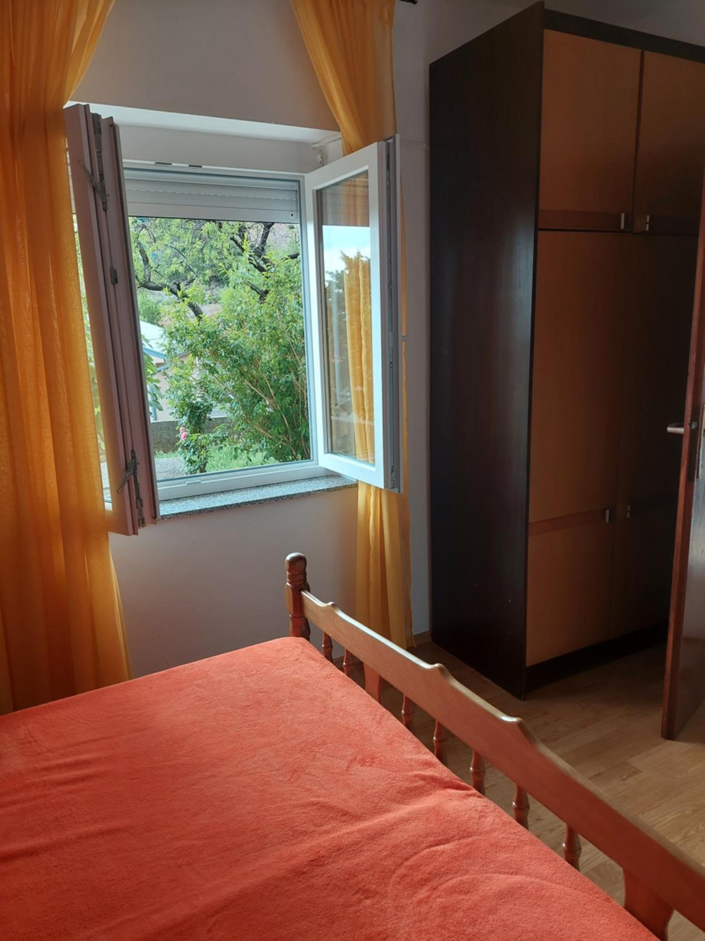One-Bedroom Apartment - Photo 7