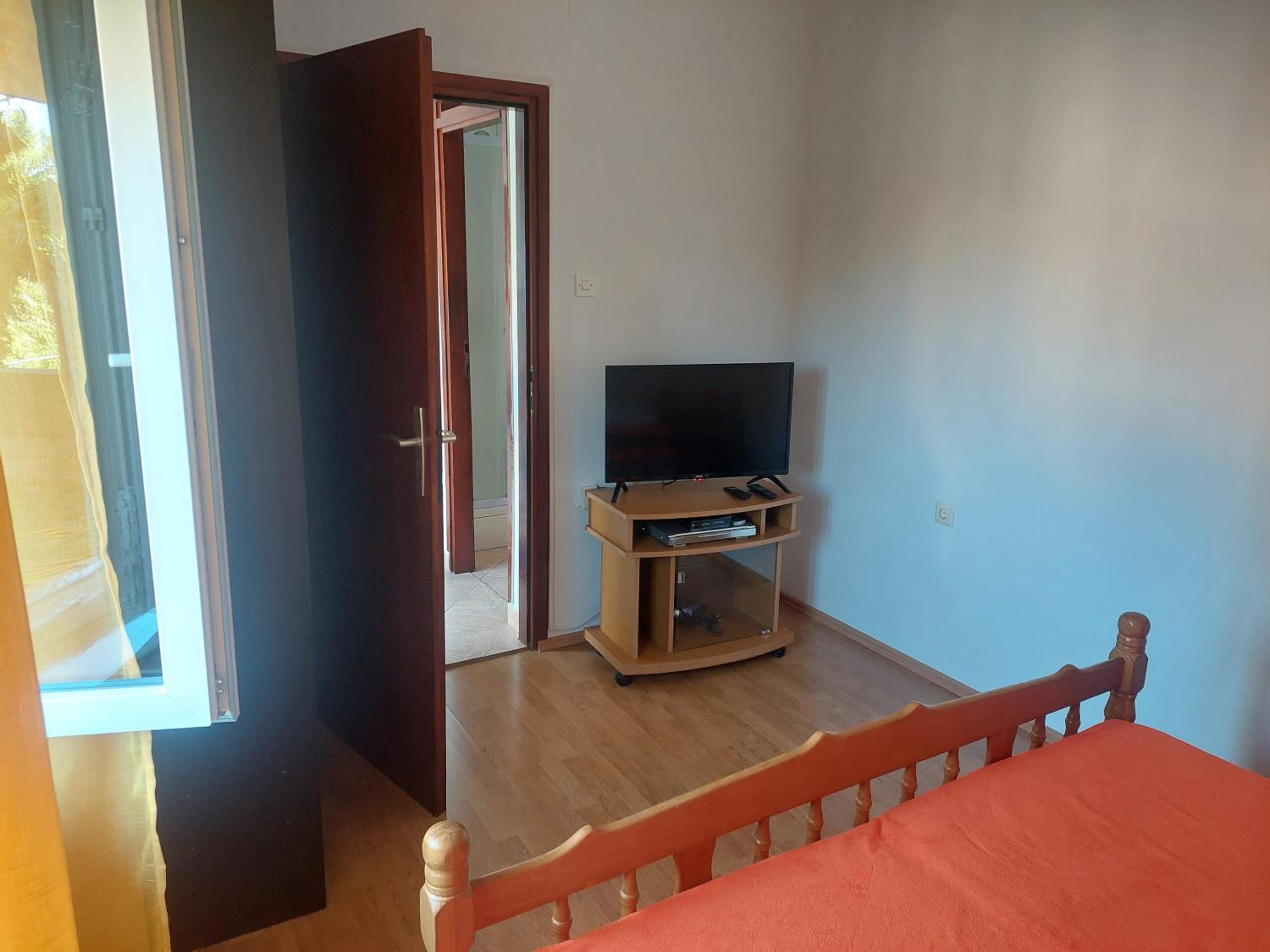 One-Bedroom Apartment - Photo 6