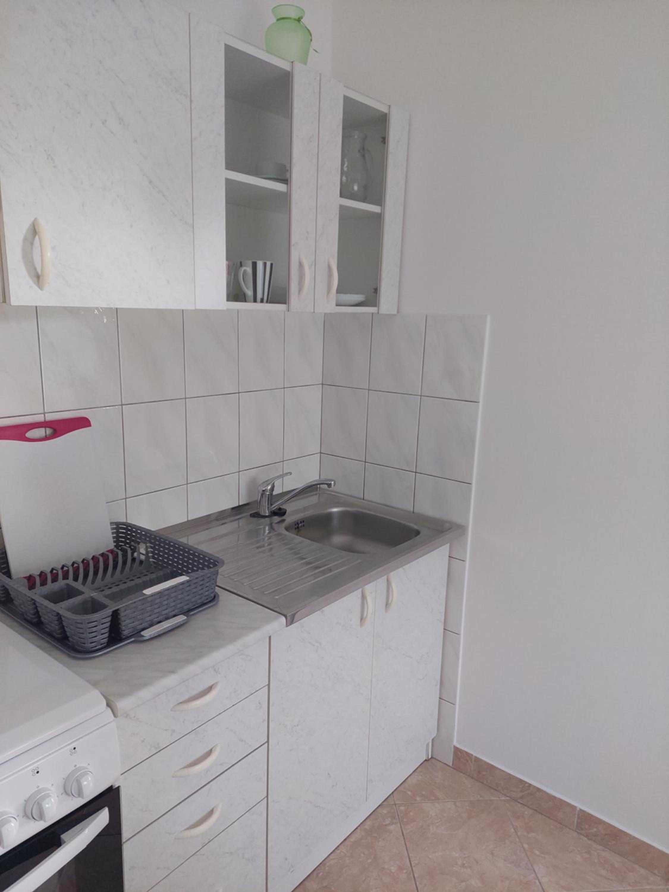 One-Bedroom Apartment - Photo 3