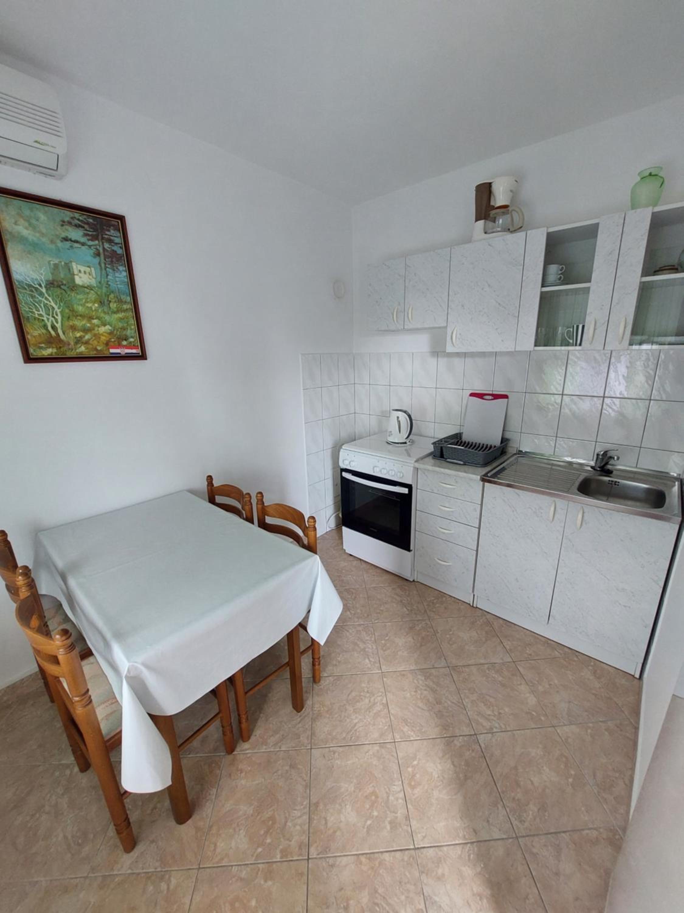 One-Bedroom Apartment - Photo 2