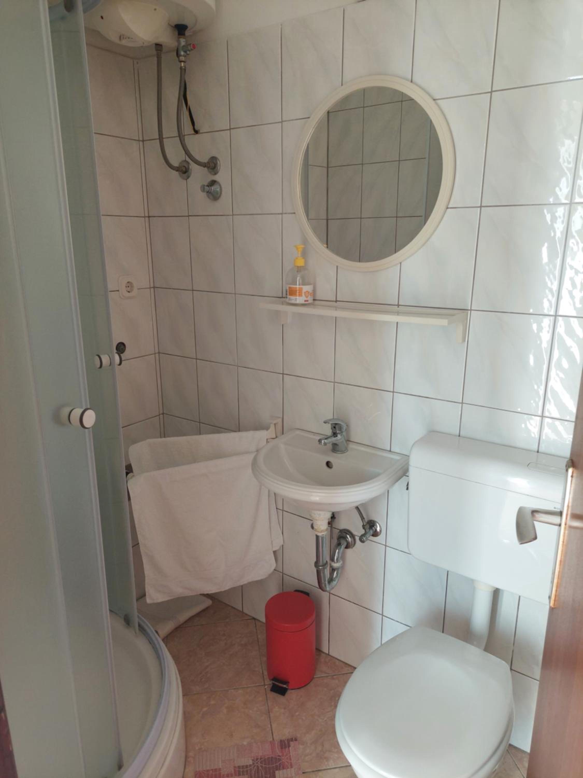 One-Bedroom Apartment - Photo 24