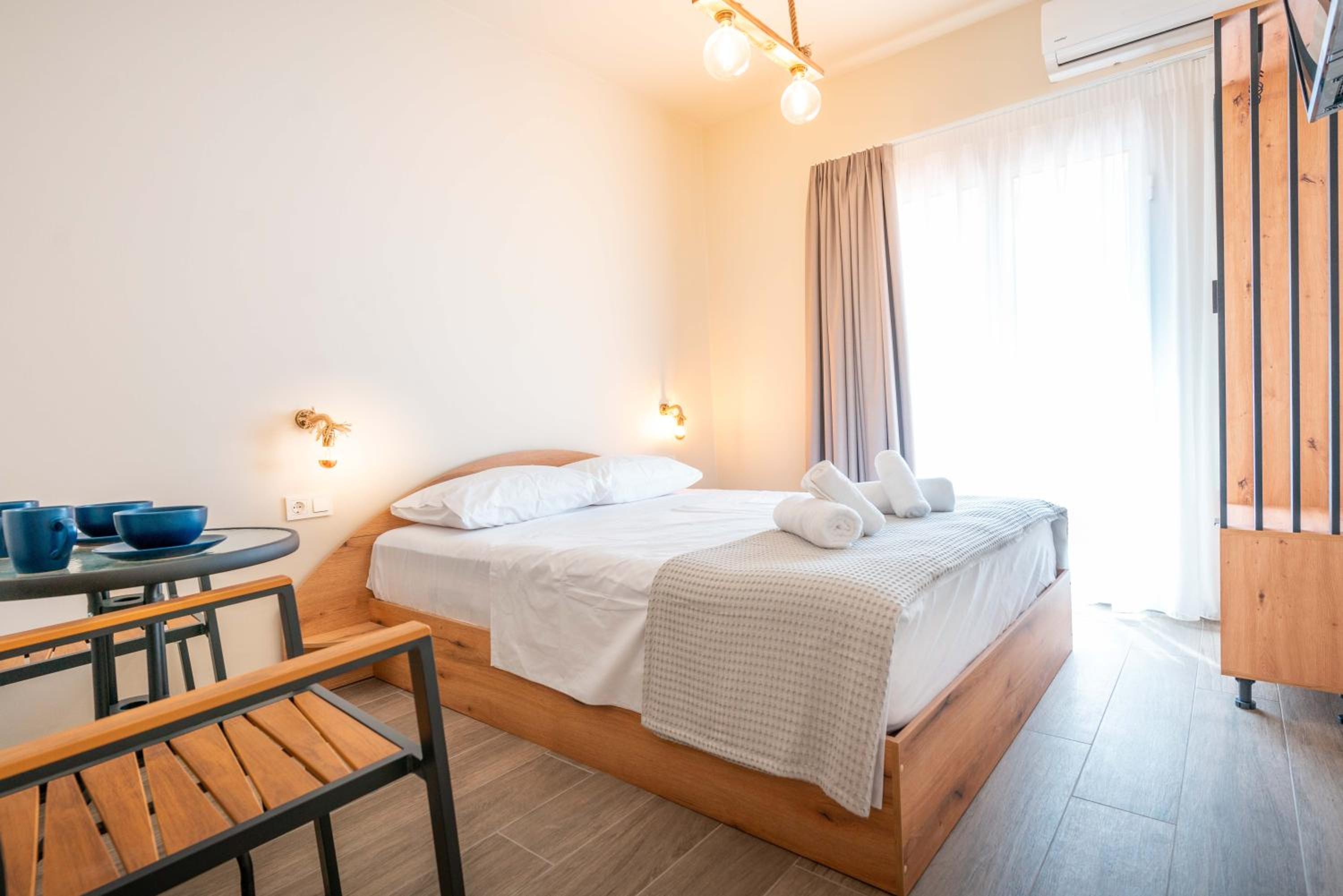 Deluxe Double Room with Side Sea View photo 1