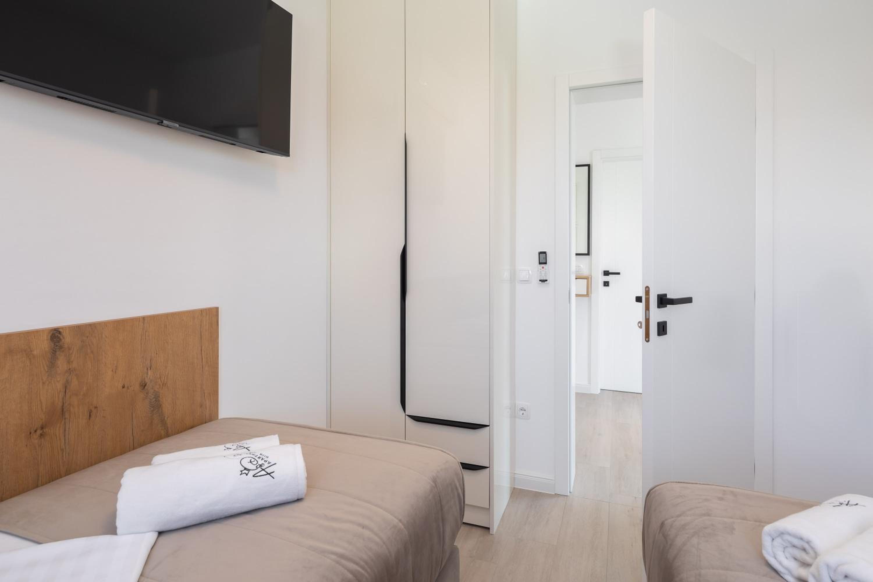Apartment with Balcony photo 1