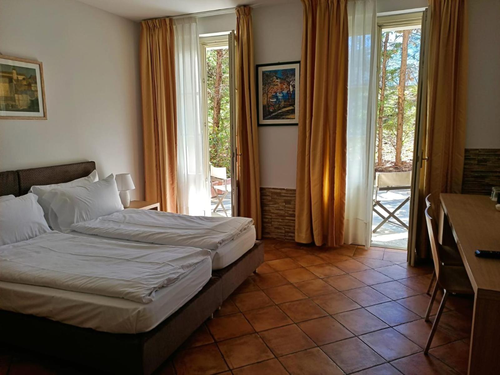 Standard Double or Twin Room photo 1