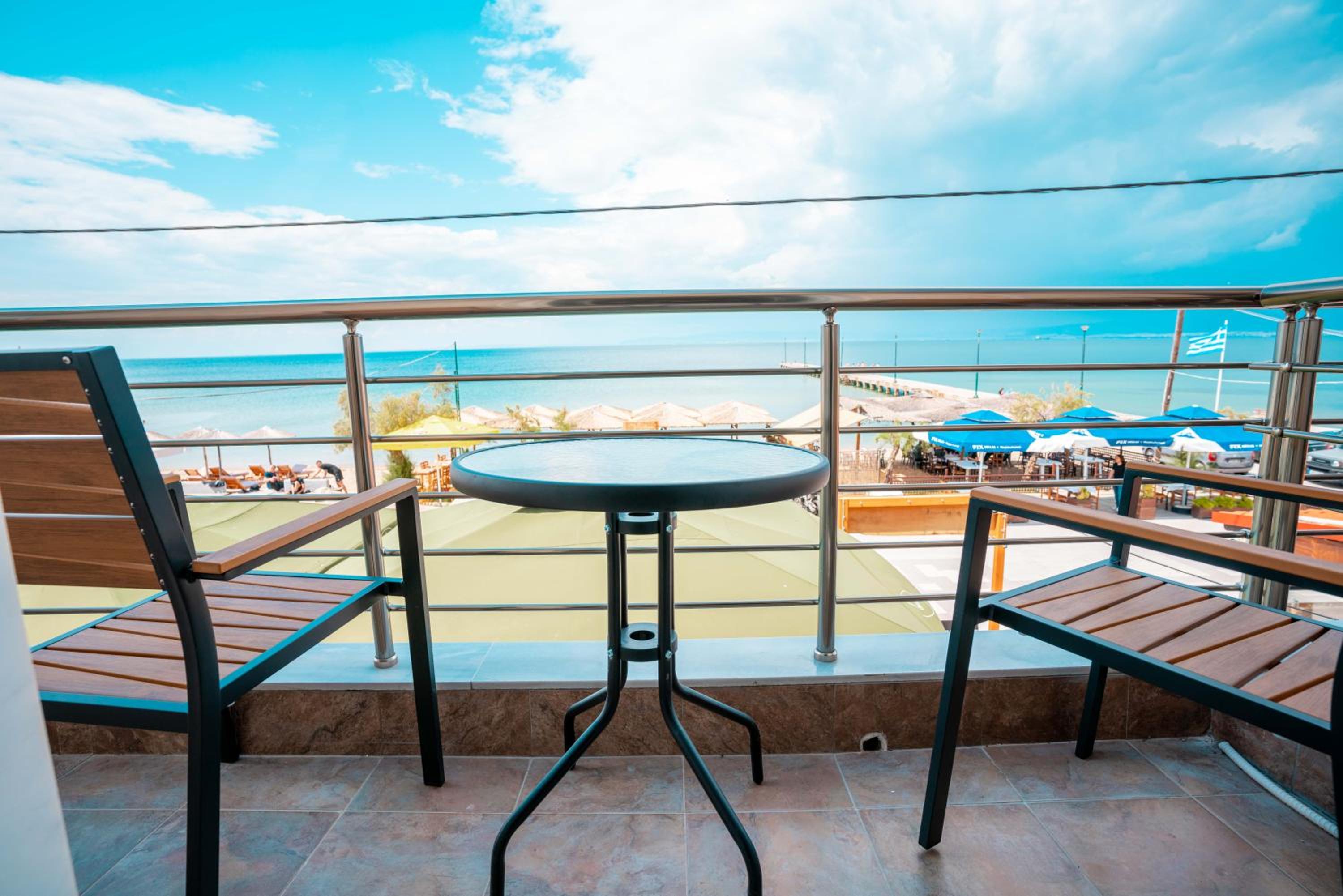 Deluxe Double Room with Balcony and Sea View photo 3