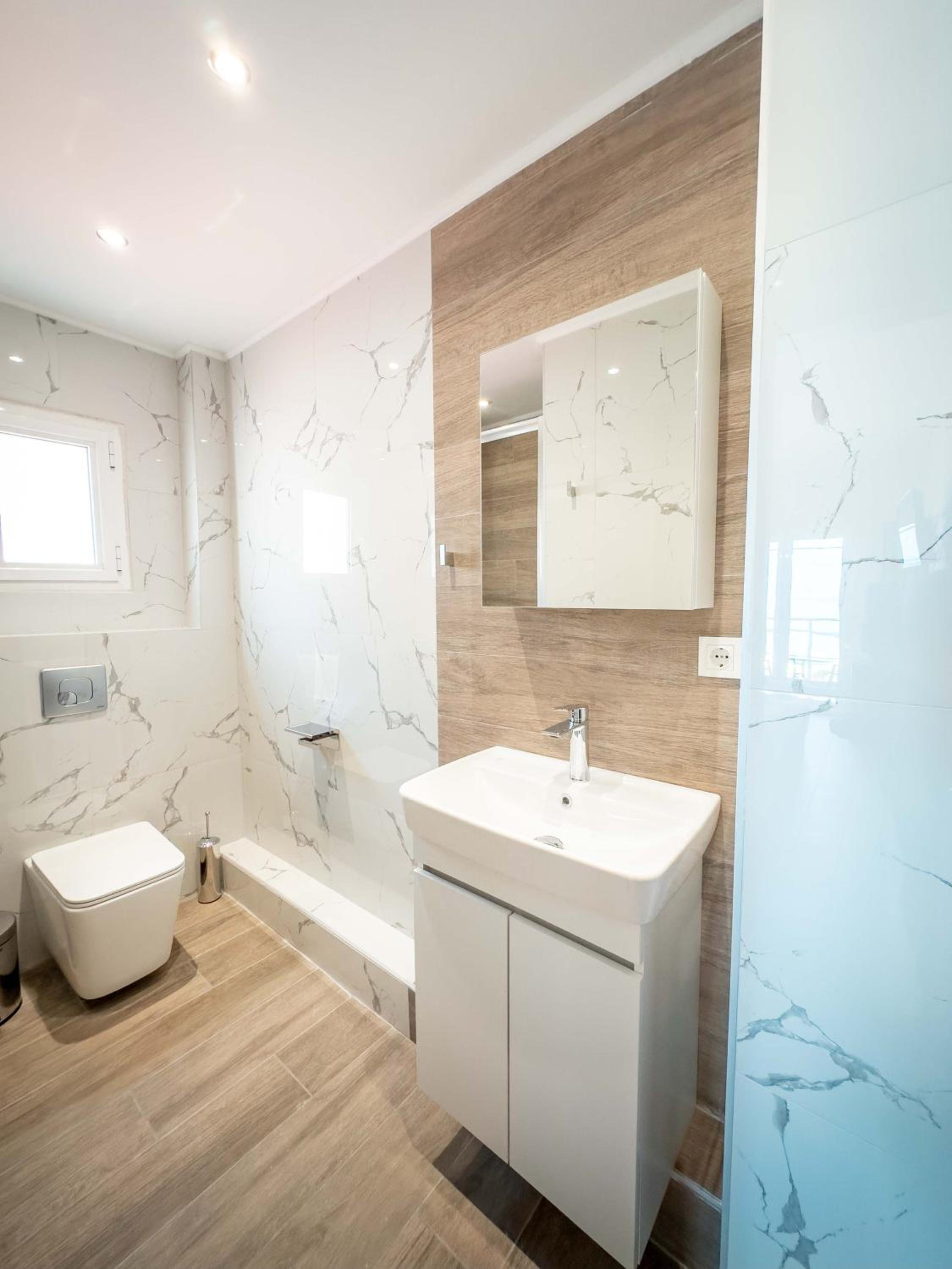Deluxe Double Room with Balcony and Sea View photo 2