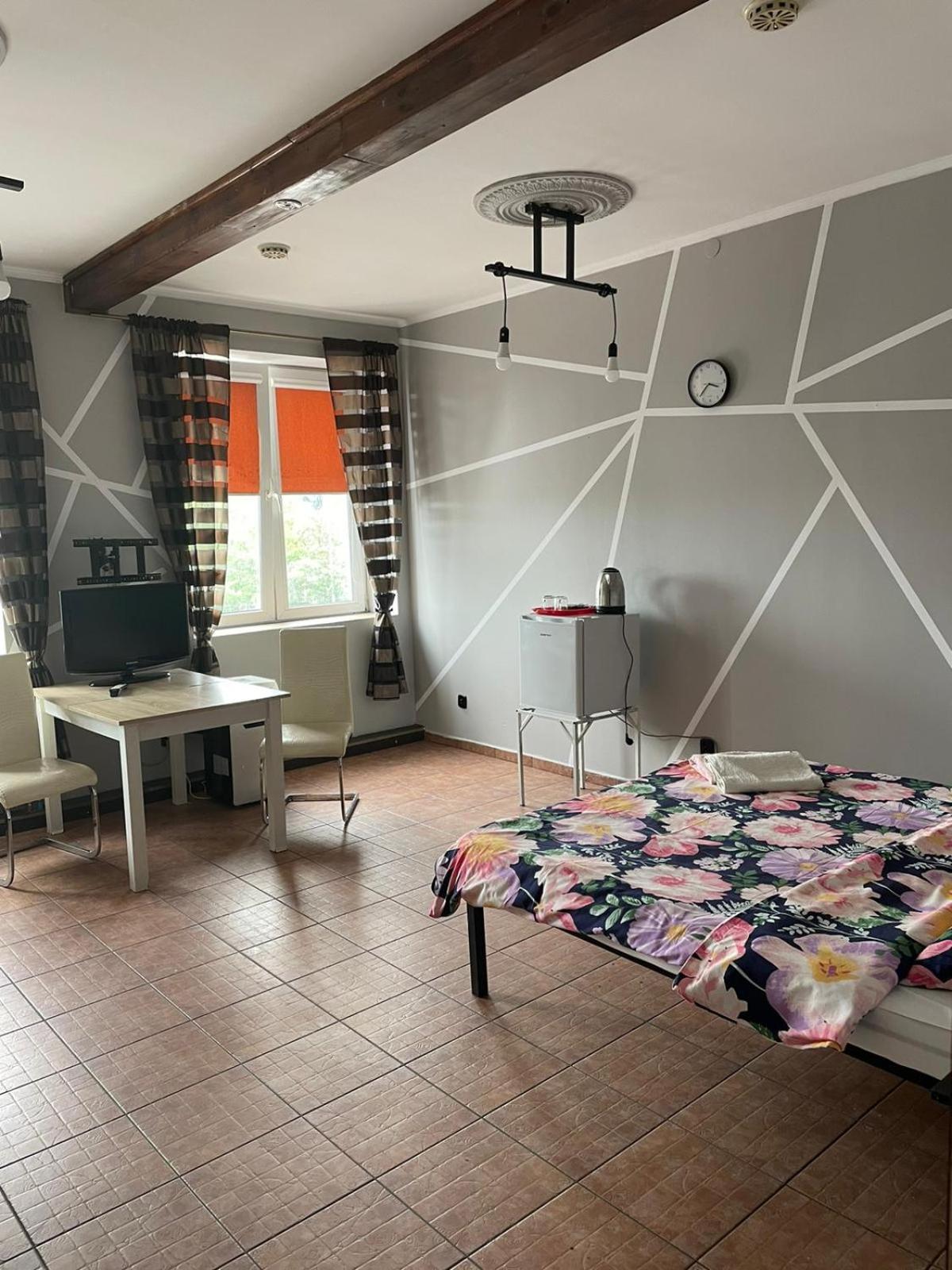 Deluxe Double Room with Shower - Photo 8