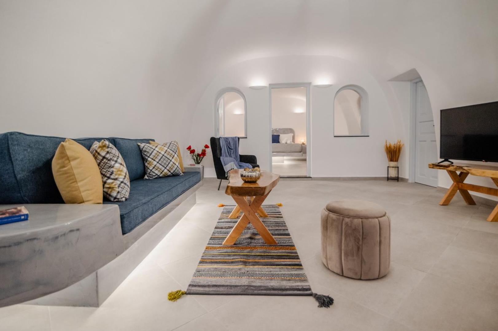 Iconic Cave Suite with Jetted & Heated Plunge Pool, Sea & Sunset View photo 1