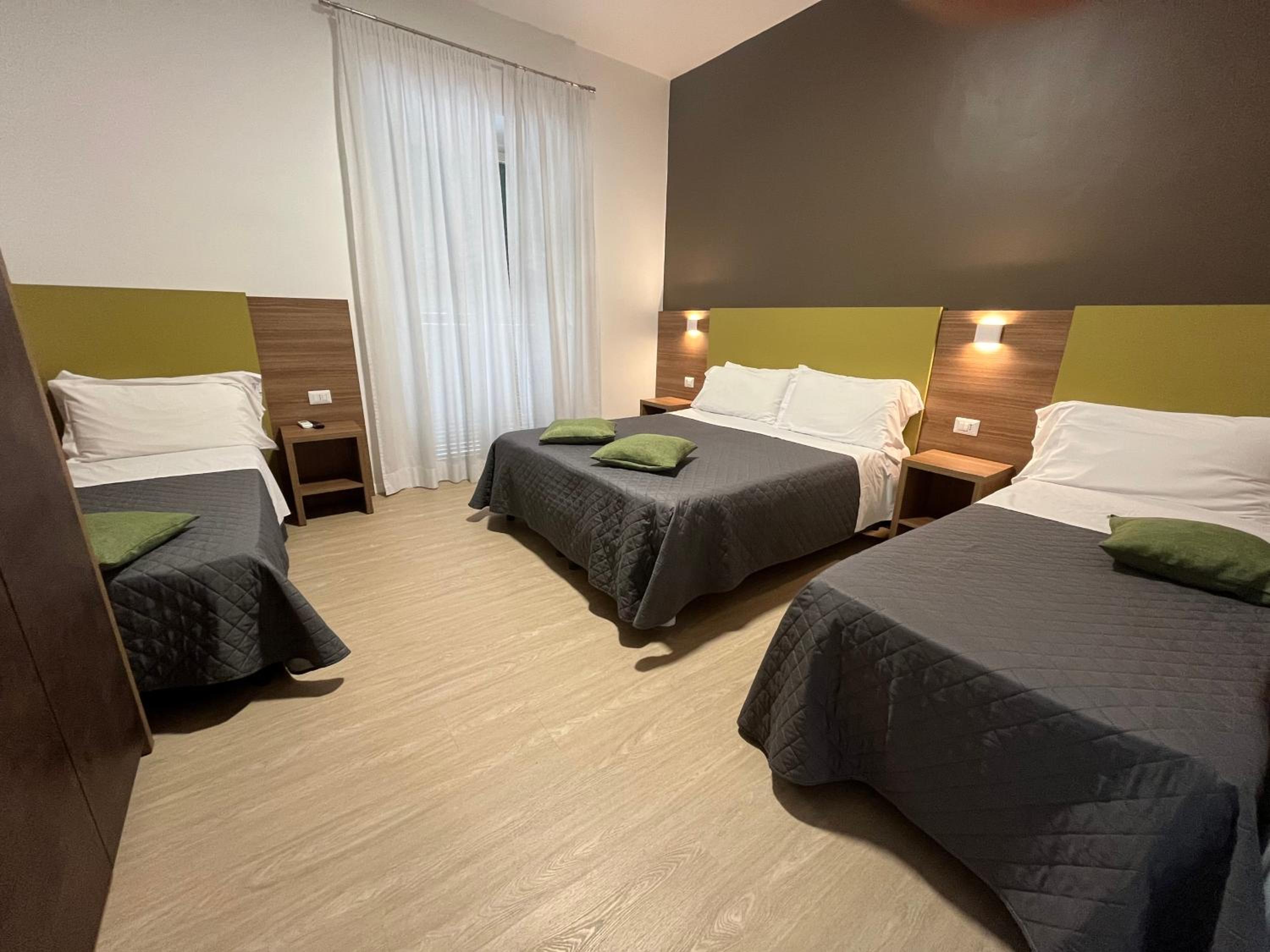 Superior Quadruple Room - Photo 1