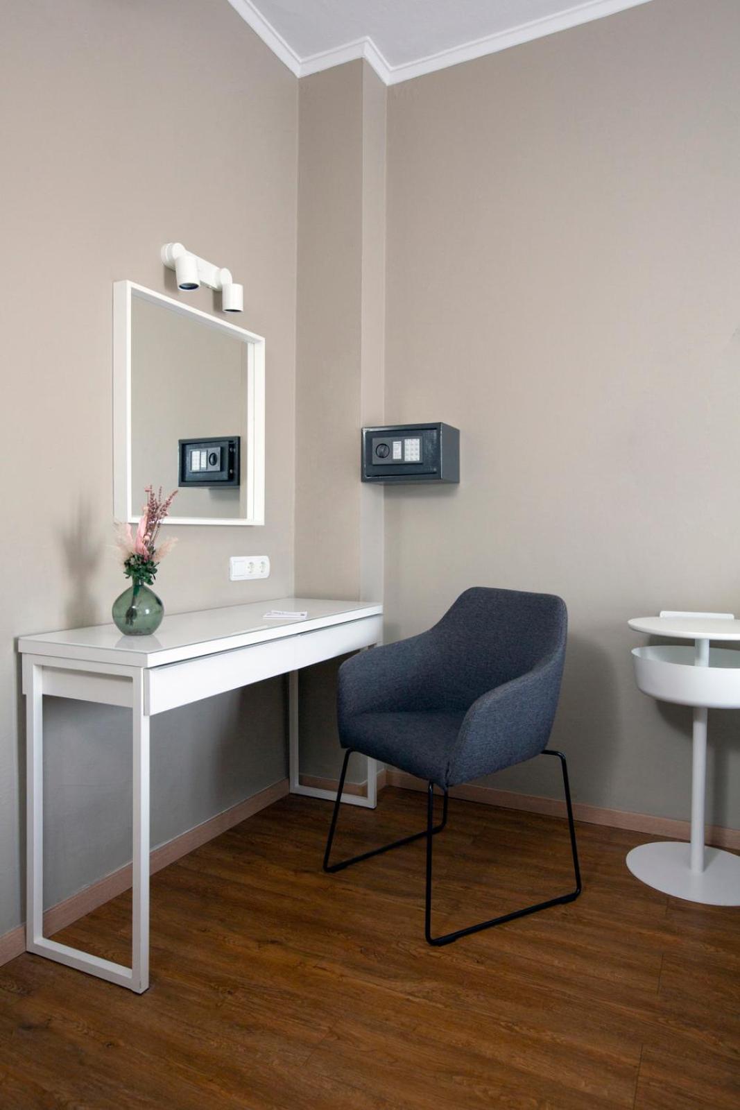 Twin Room - Photo 4