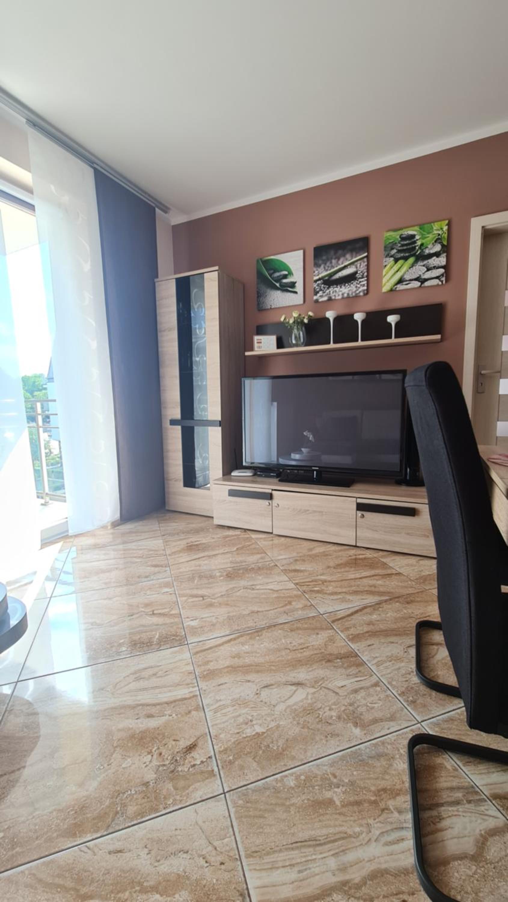 Apartment with Terrace - Photo 4