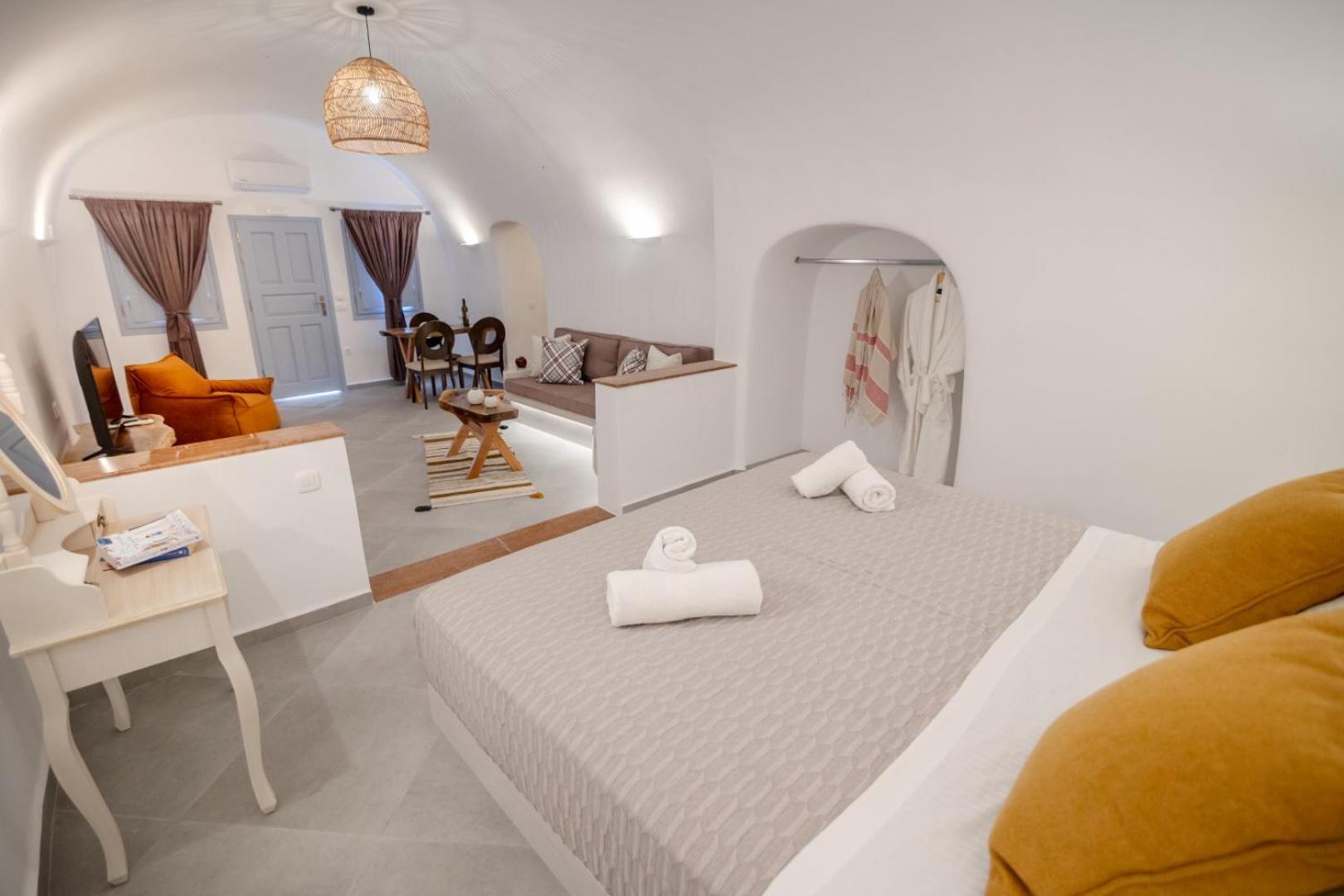 Honeymoon Cave Suite with Jetted & Heated Plunge Pool Sea & Sunset View photo 1