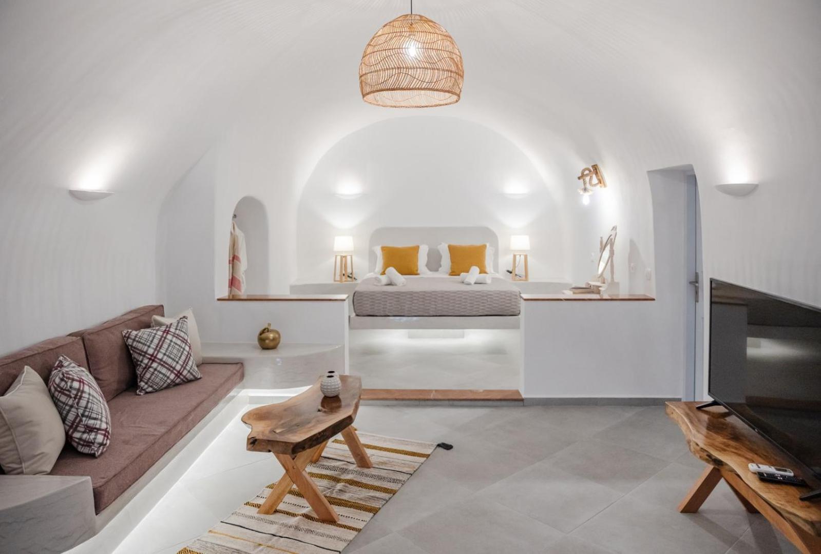Honeymoon Cave Suite with Jetted & Heated Plunge Pool Sea & Sunset View photo 3